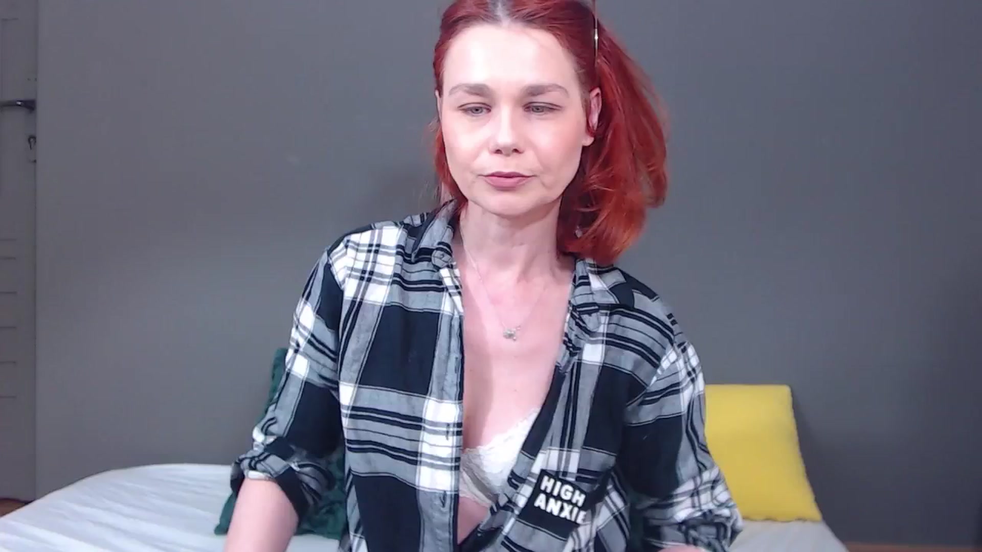 Gallery image thumbnail from Syllena's myfreecams stream on, 04/14/2026, 21:27 image 16 of 20