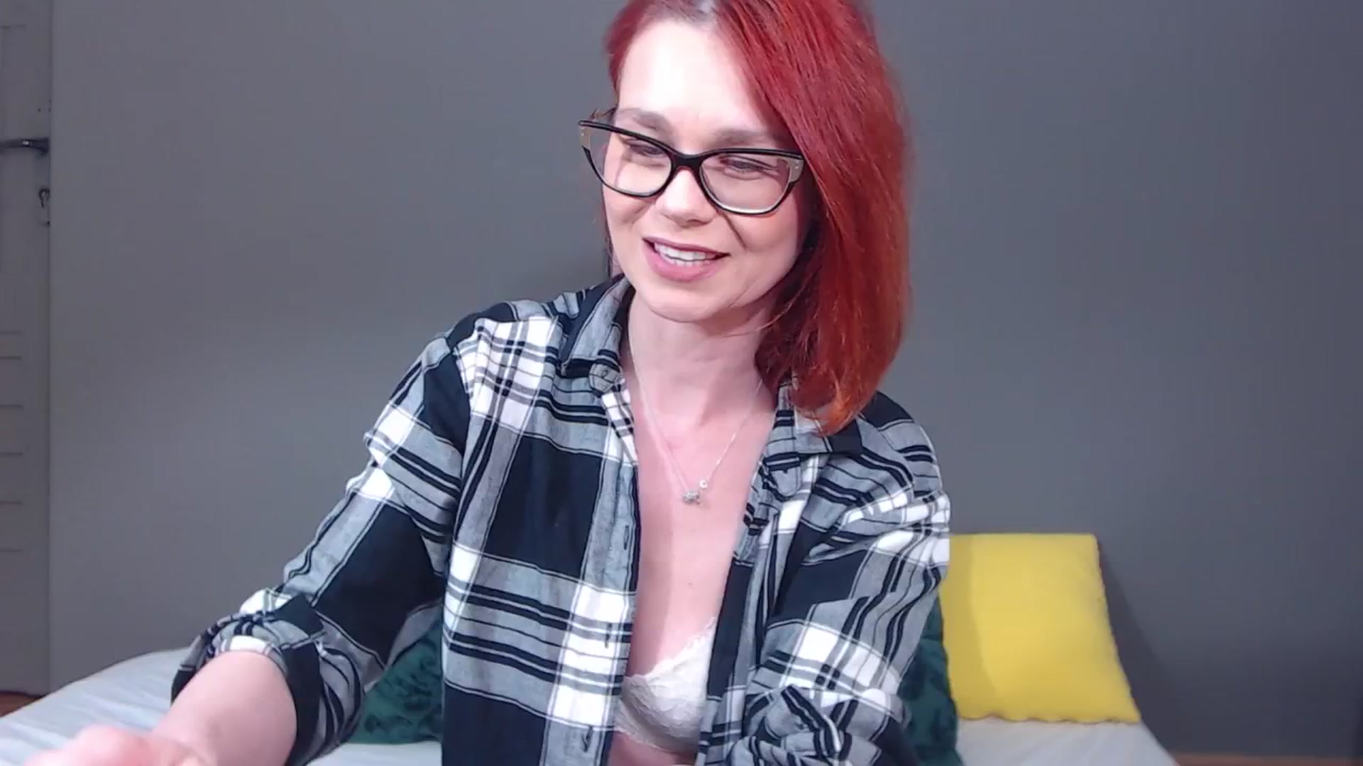 Gallery image thumbnail from Syllena's myfreecams stream on, 04/14/2026, 21:27 image 19 of 20