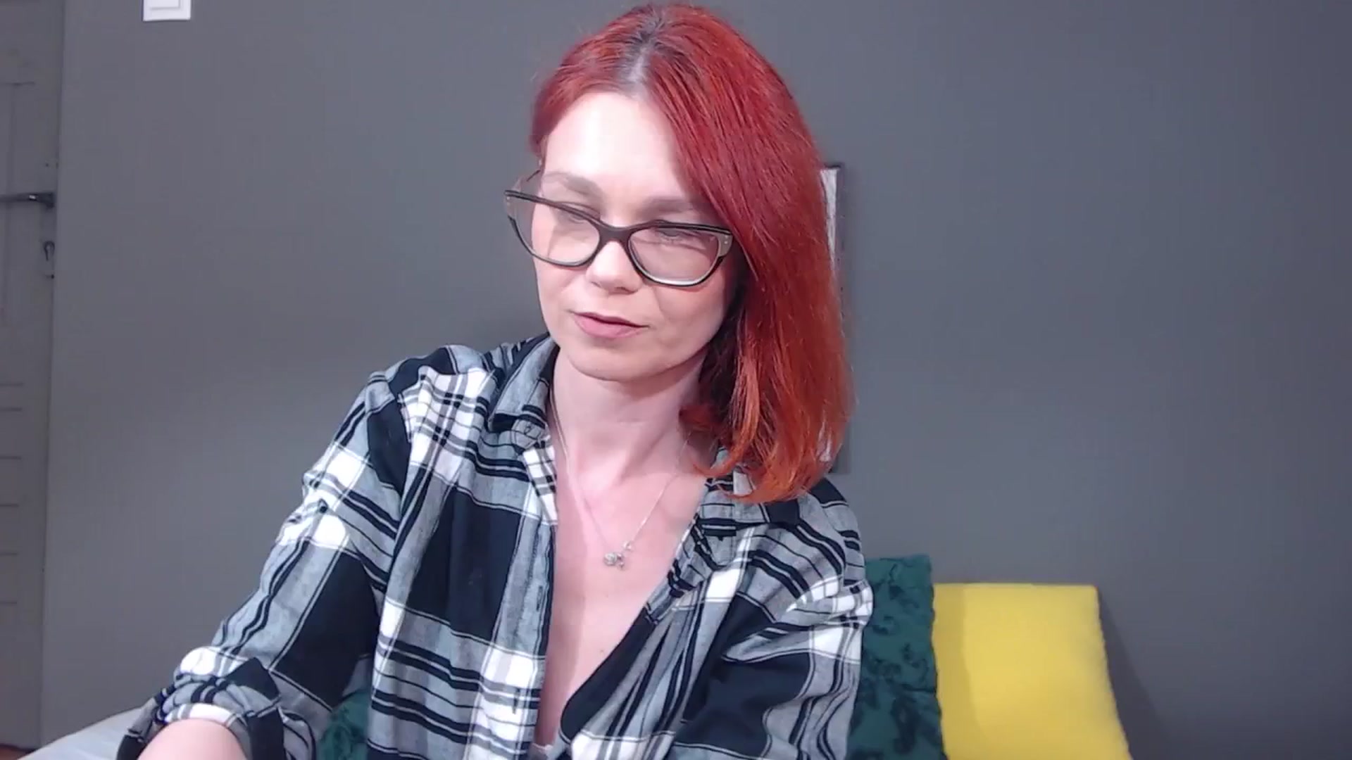 Gallery image thumbnail from Syllena's myfreecams stream on, 04/14/2026, 21:27 image 5 of 20
