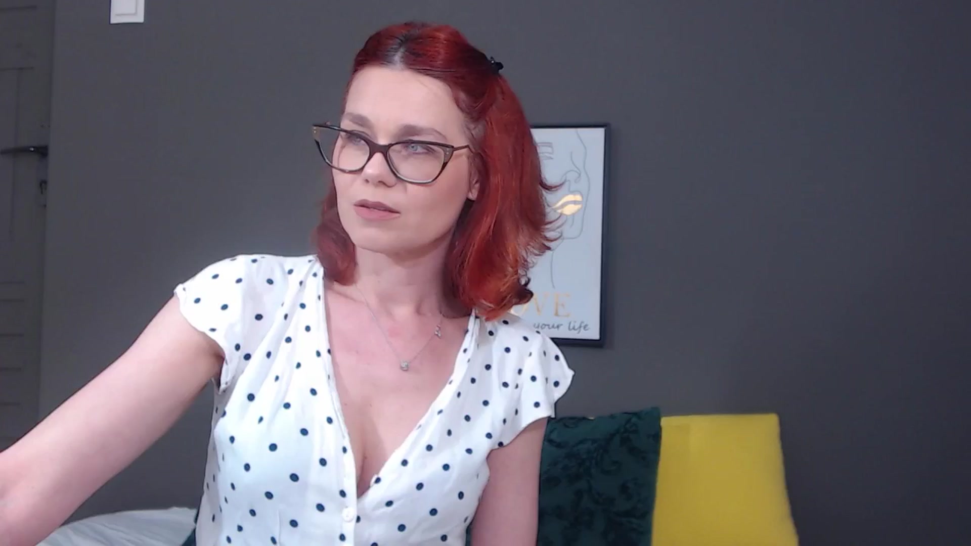 Gallery image thumbnail from Syllena's myfreecams stream on, 04/15/2026, 21:47 image 16 of 20