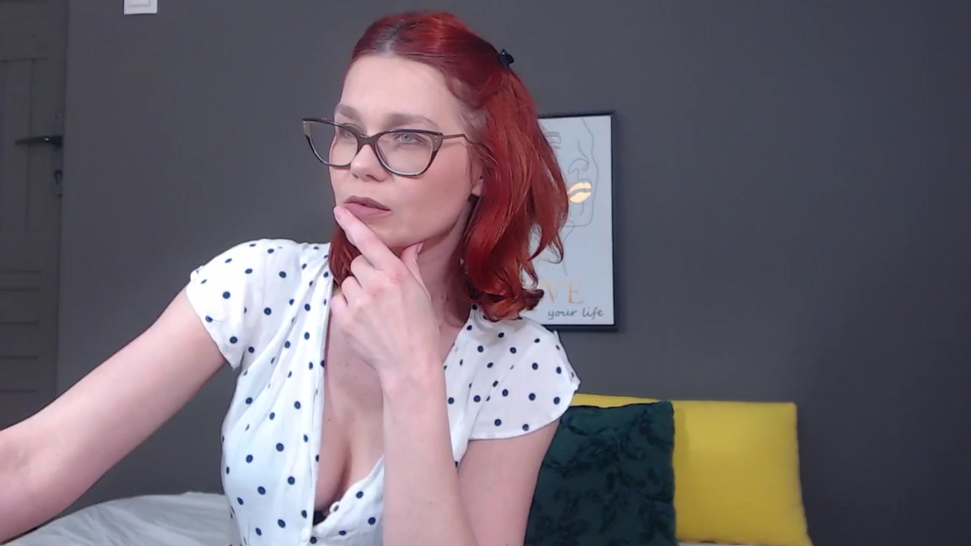 Gallery image thumbnail from Syllena's myfreecams stream on, 04/16/2026, 24:07 image 1 of 20