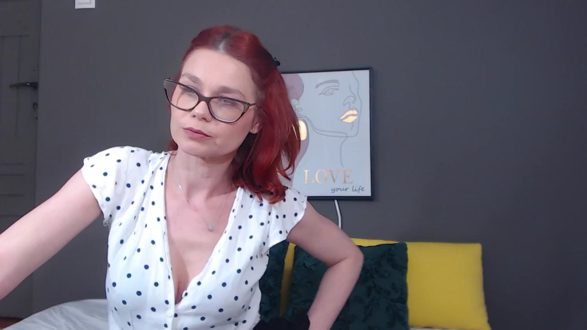 Gallery image thumbnail from Syllena's myfreecams stream on, 04/16/2026, 24:07 image 3 of 20