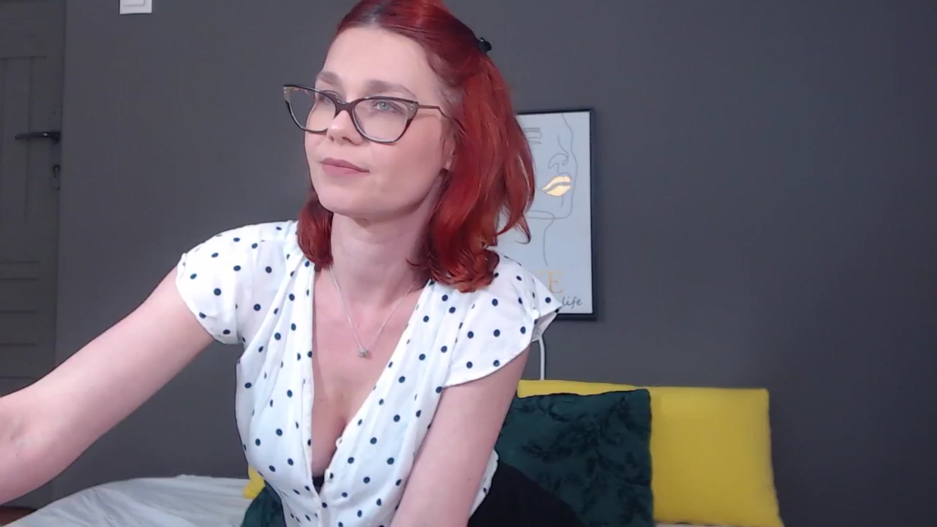 Gallery image thumbnail from Syllena's myfreecams stream on, 04/16/2026, 24:07 image 10 of 20