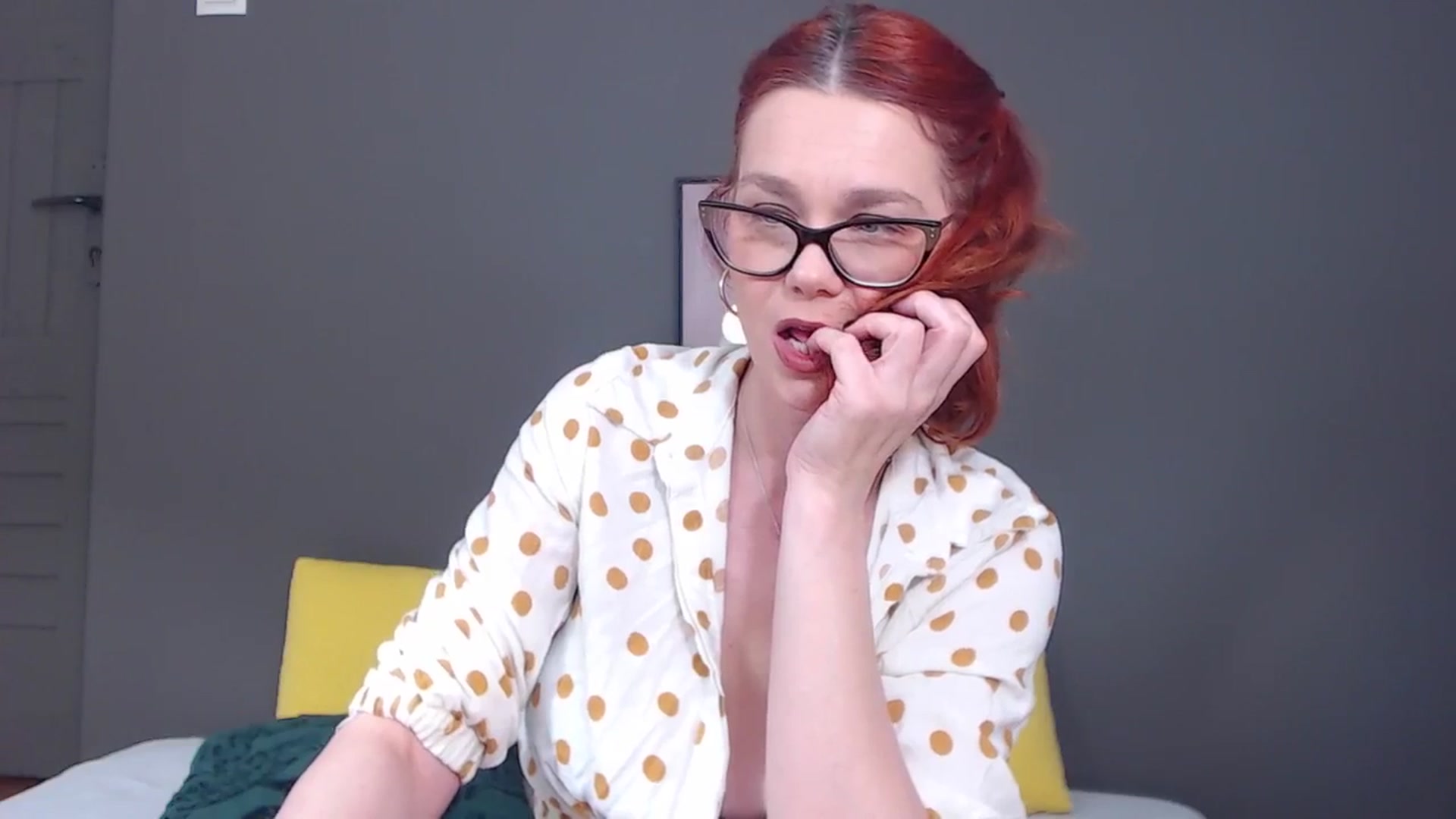 Gallery image thumbnail from Syllena's myfreecams stream on, 04/20/2026, 22:05 image 10 of 20