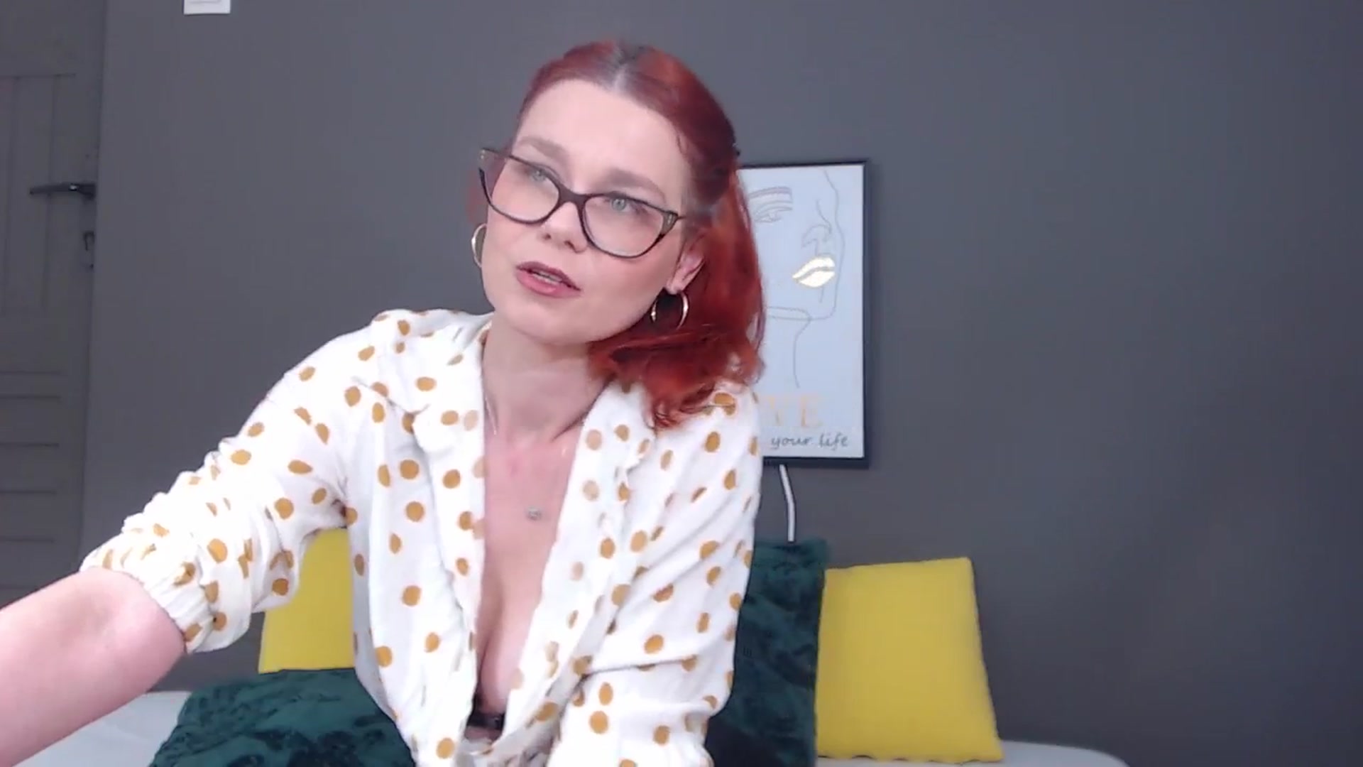 Gallery image thumbnail from Syllena's myfreecams stream on, 04/20/2026, 22:05 image 14 of 20