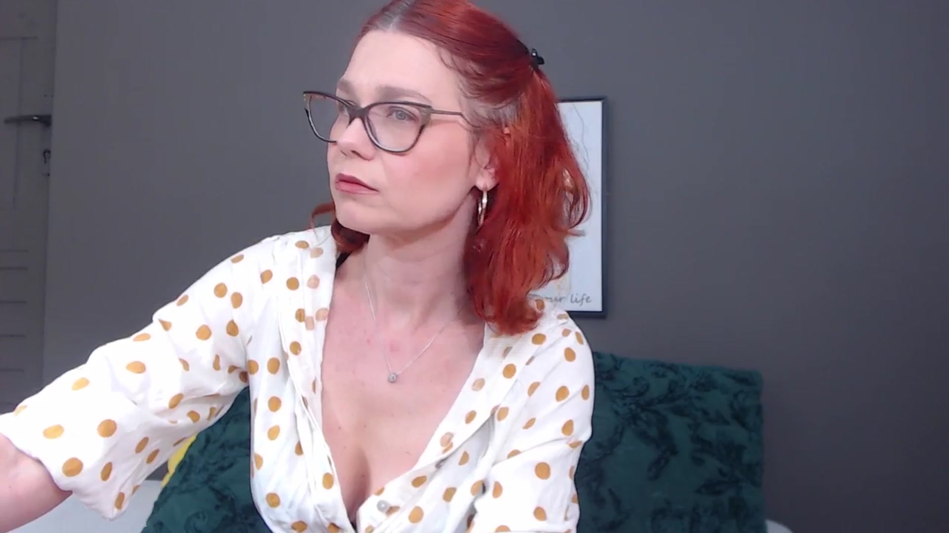 Gallery image thumbnail from Syllena's myfreecams stream on, 04/20/2026, 23:22 image 3 of 20