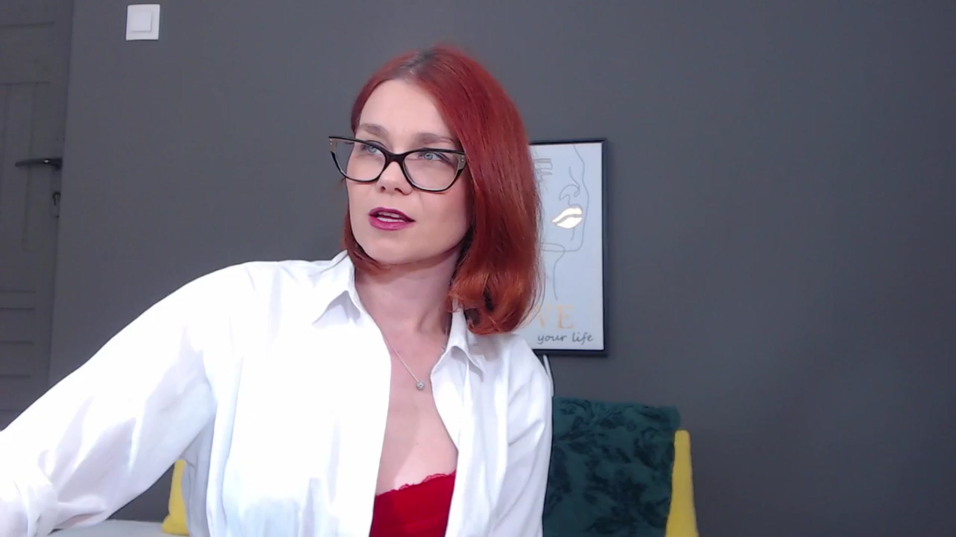 Gallery image thumbnail from Syllena's myfreecams stream on, 04/21/2026, 21:23 image 17 of 20