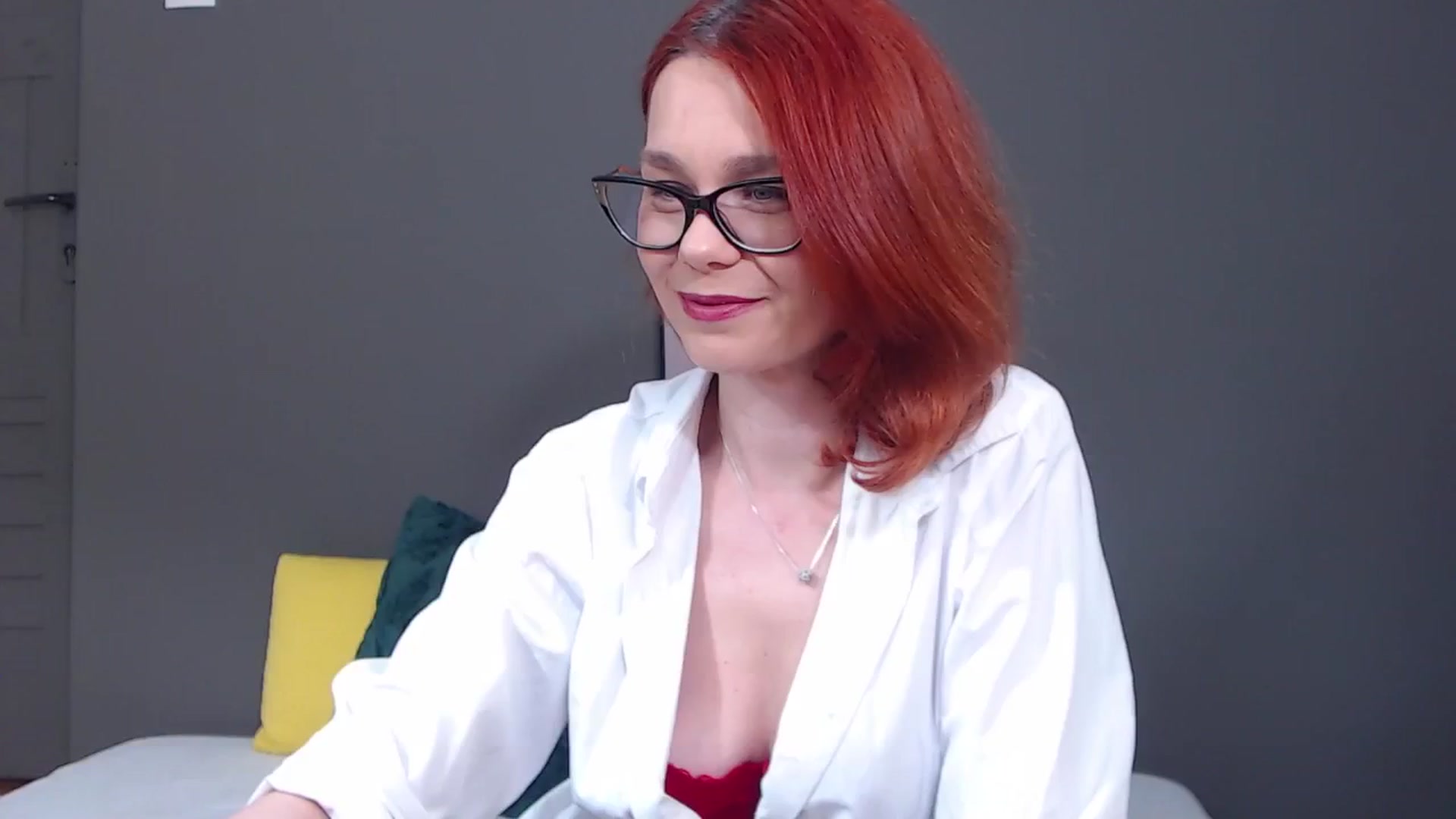 Gallery image thumbnail from Syllena's myfreecams stream on, 04/21/2026, 23:06 image 18 of 20