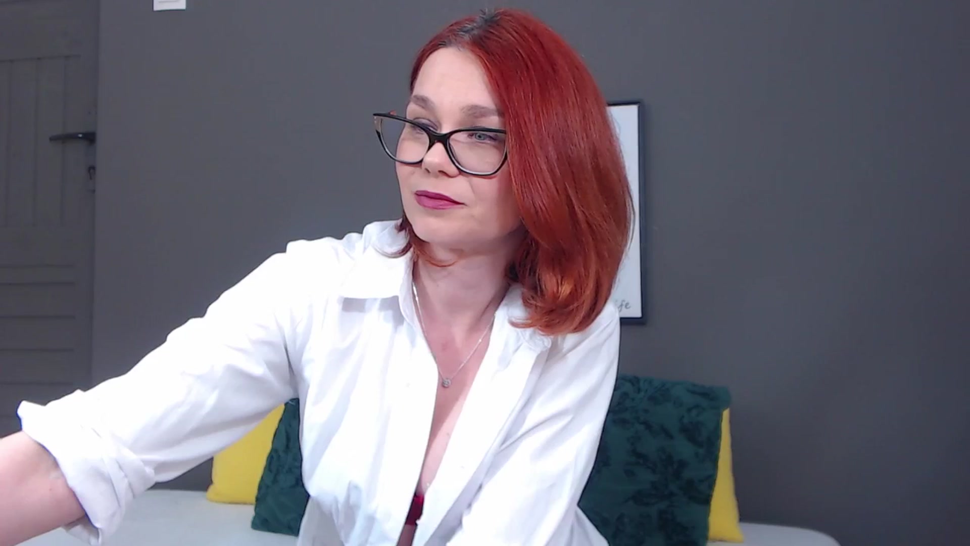 Gallery image thumbnail from Syllena's myfreecams stream on, 04/22/2026, 24:00 image 18 of 20