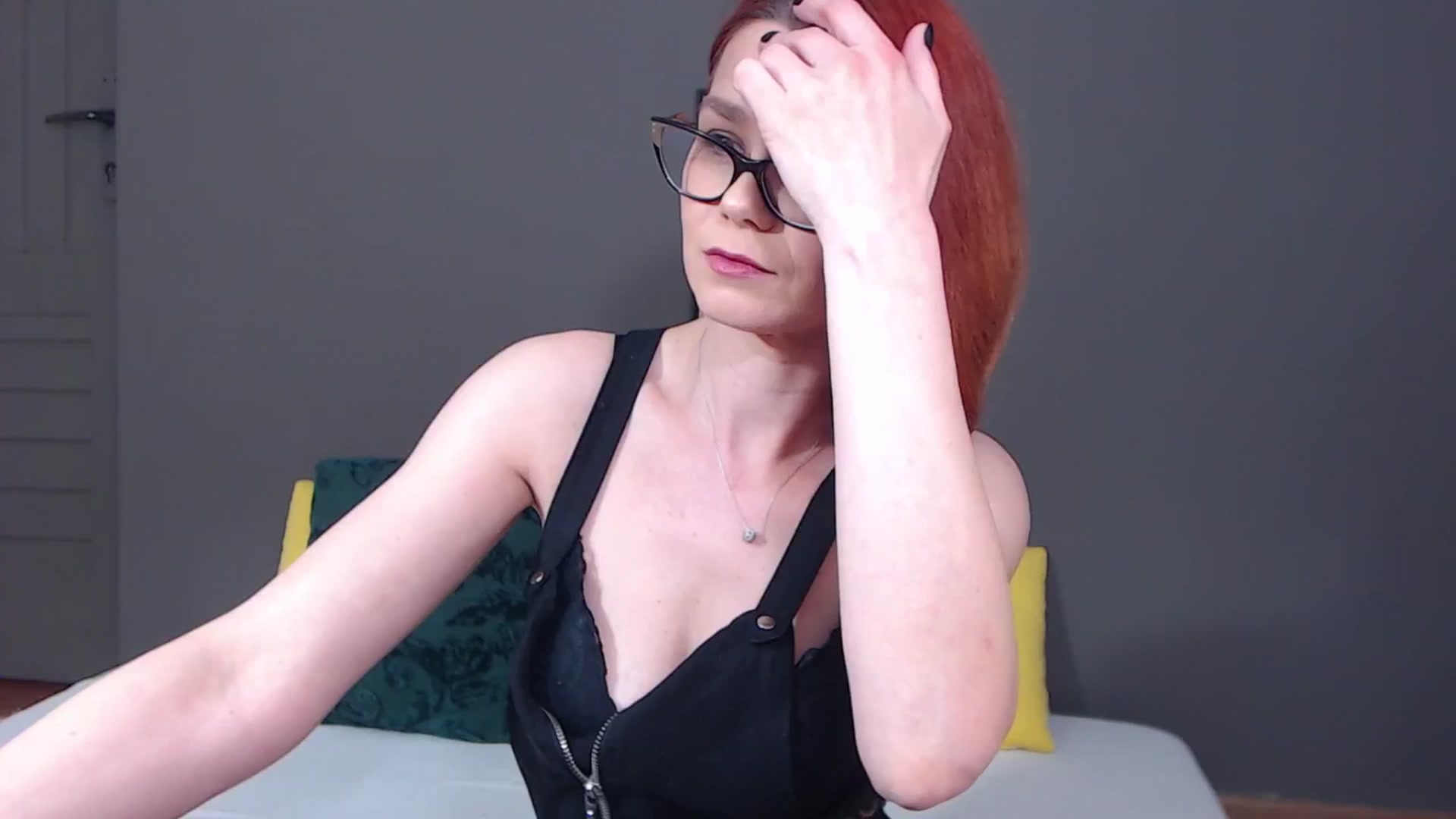 Gallery image thumbnail from Syllena's myfreecams stream on, 04/29/2026, 24:06 image 11 of 20