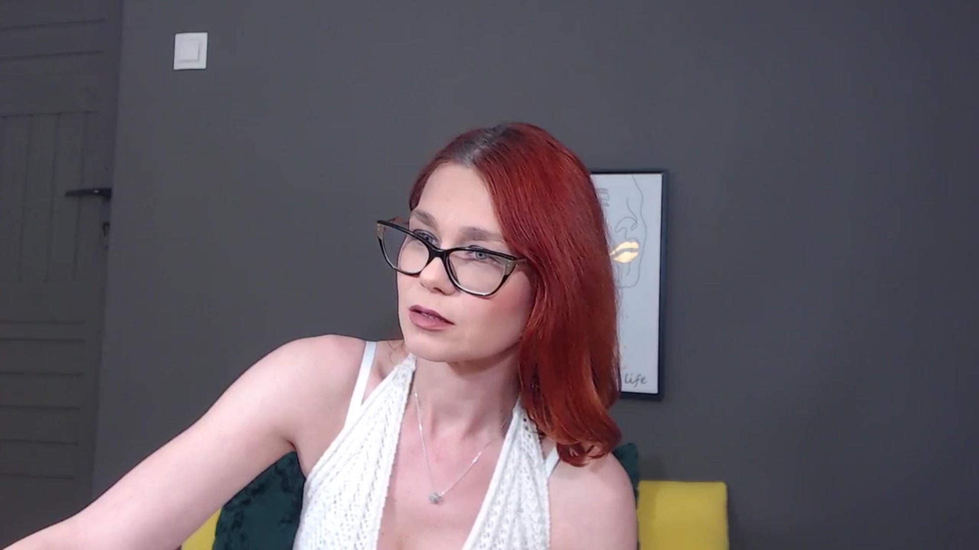 Gallery image thumbnail from Syllena's myfreecams stream on, 04/29/2026, 22:47 image 16 of 20