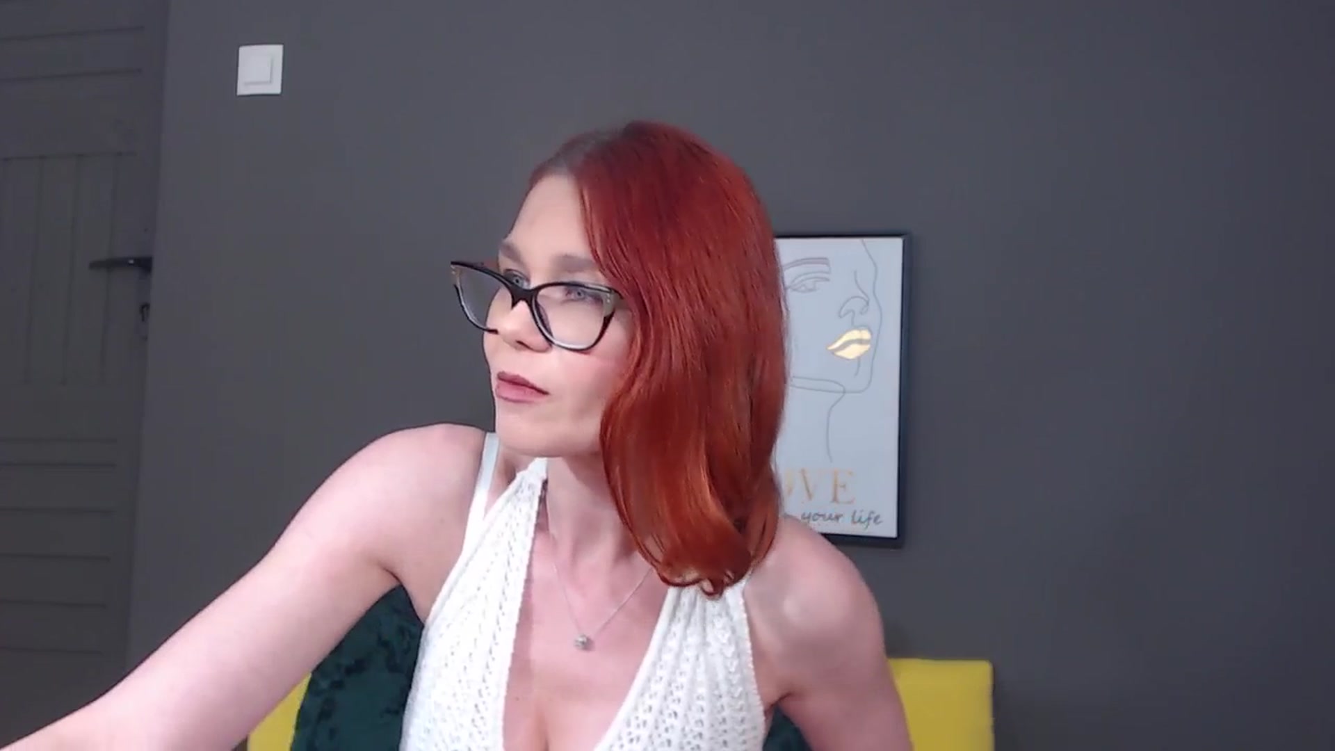 Gallery image thumbnail from Syllena's myfreecams stream on, 04/29/2026, 22:47 image 18 of 20