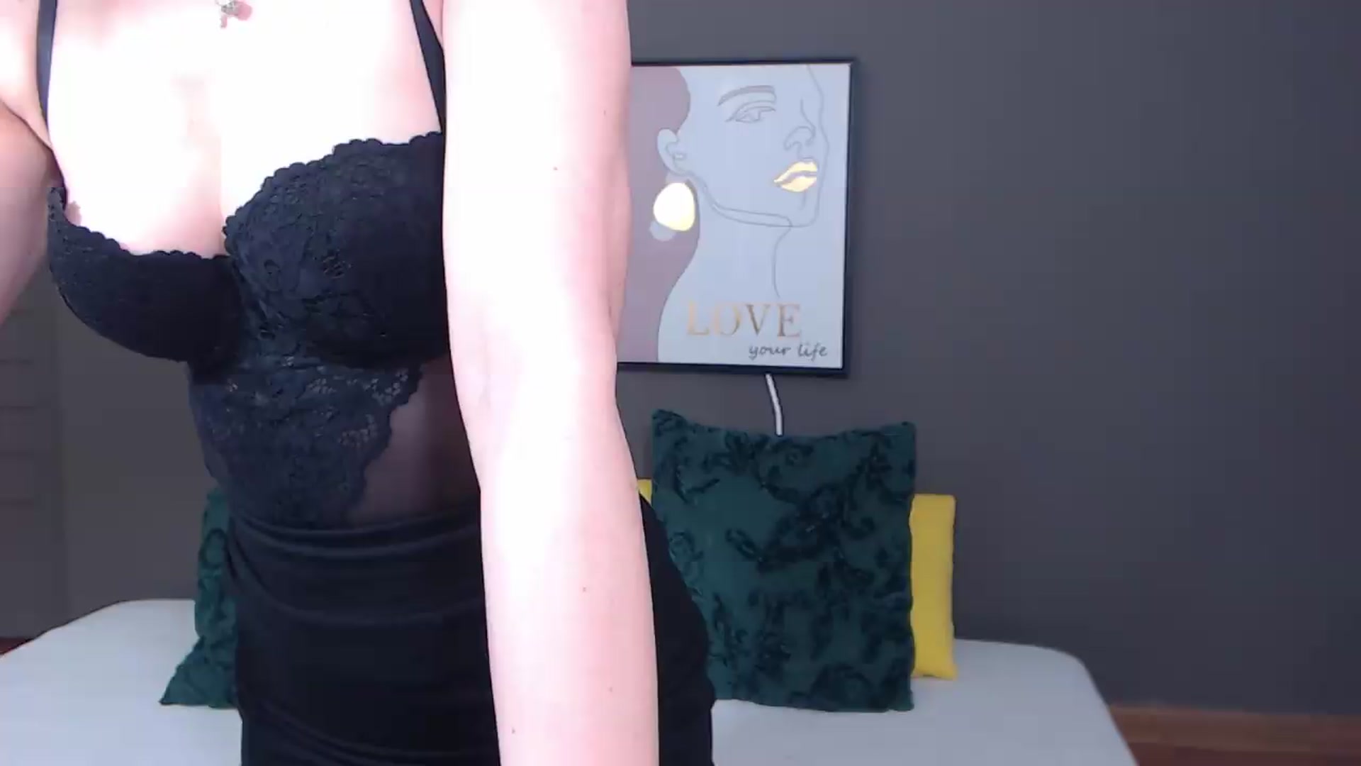 Gallery image thumbnail from Syllena's myfreecams stream on, 05/06/2026, 22:56 image 16 of 20