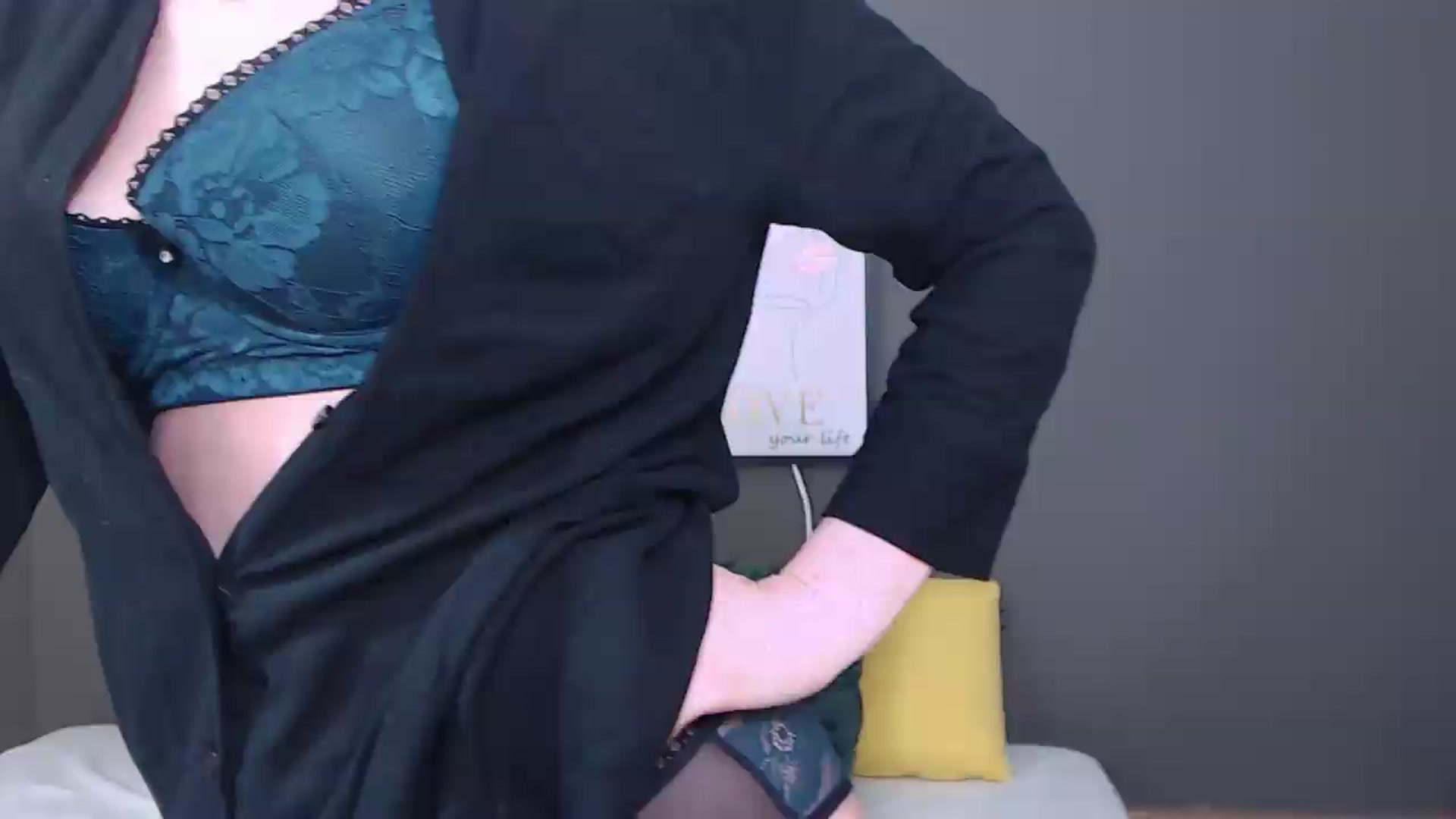 Gallery image thumbnail from Syllena's myfreecams stream on, 05/18/2026, 21:20 image 14 of 20