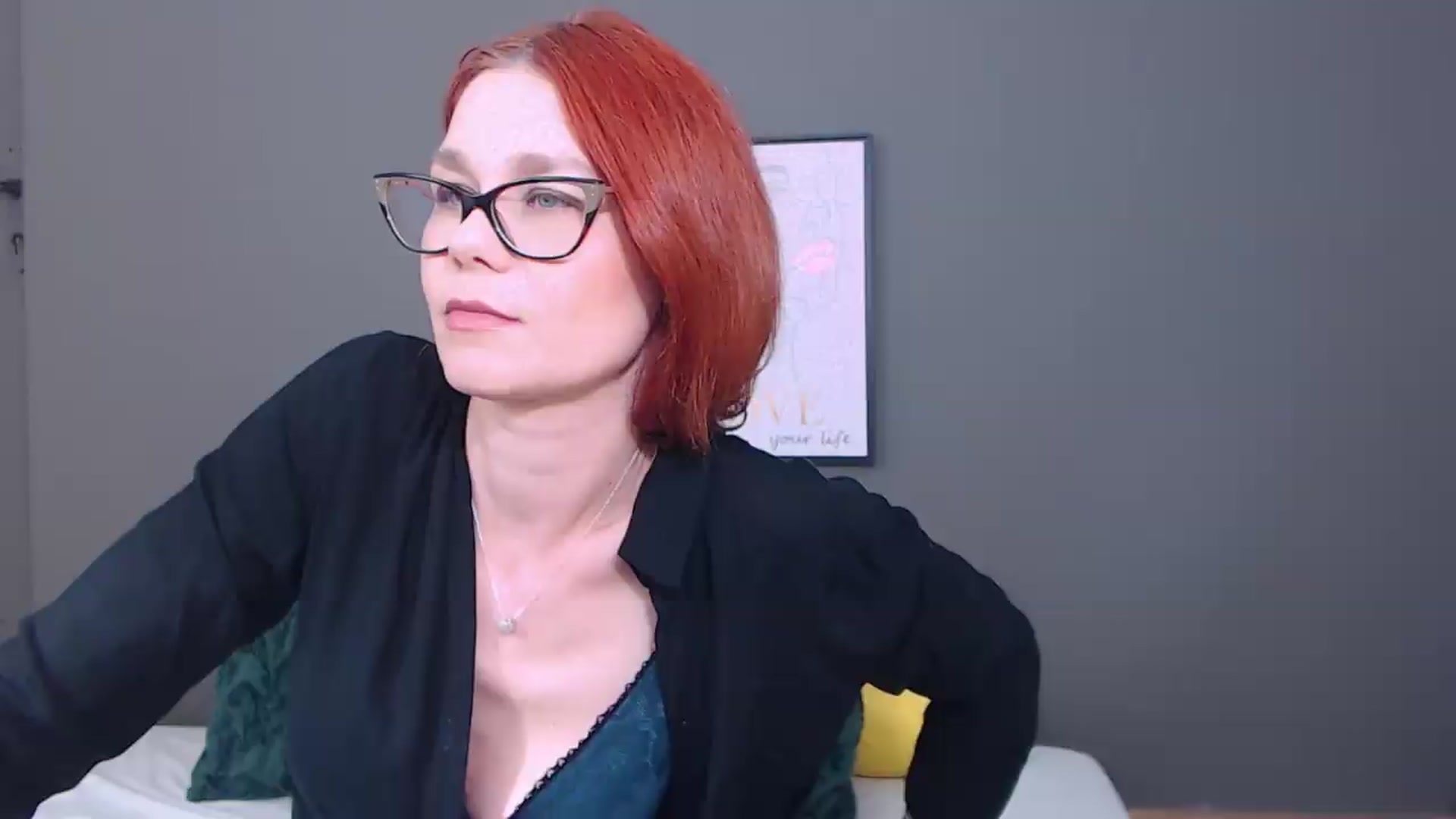 Gallery image thumbnail from Syllena's myfreecams stream on, 05/18/2026, 21:20 image 17 of 20