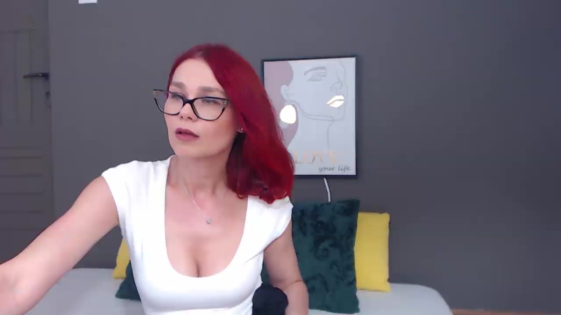 Gallery image thumbnail from Syllena's myfreecams stream on, 08/11/2026, 22:01 image 16 of 20
