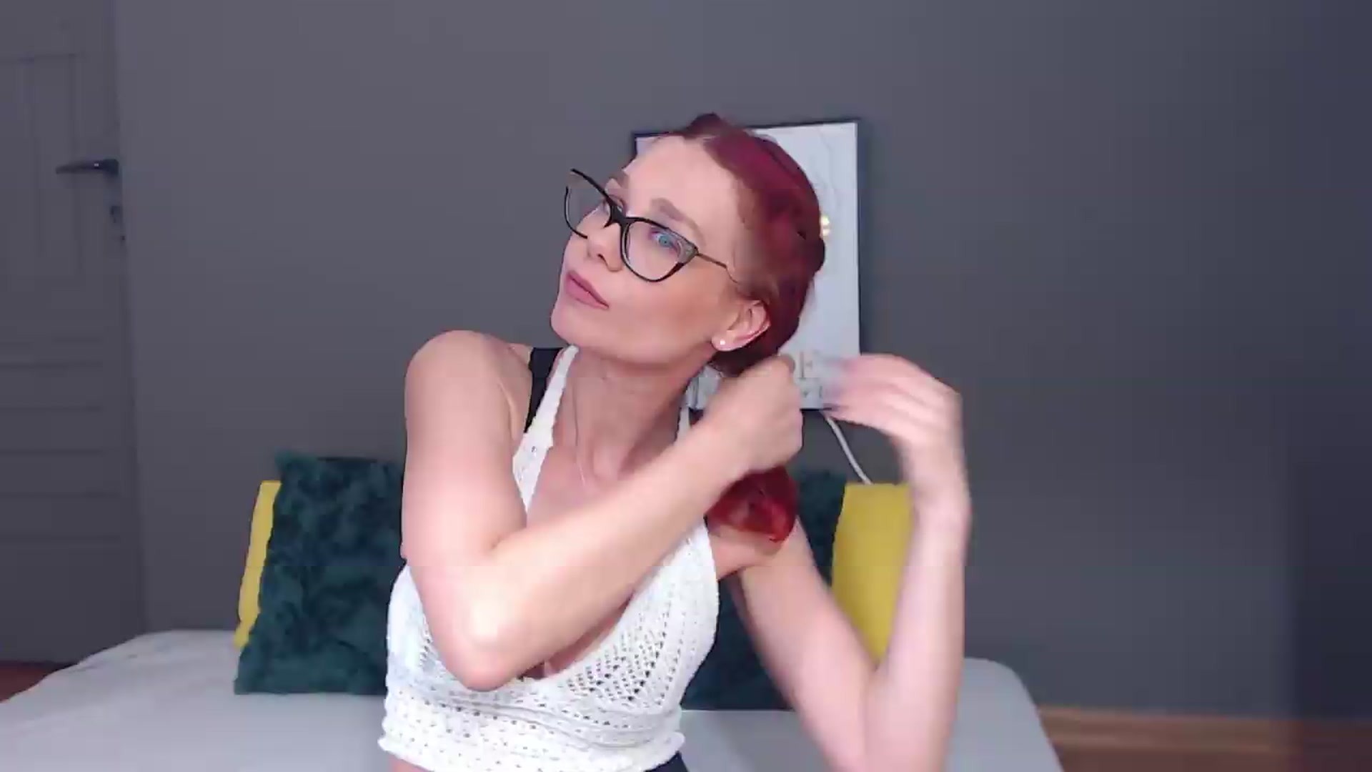 Gallery image thumbnail from Syllena's myfreecams stream on, 08/18/2026, 01:02 image 17 of 20