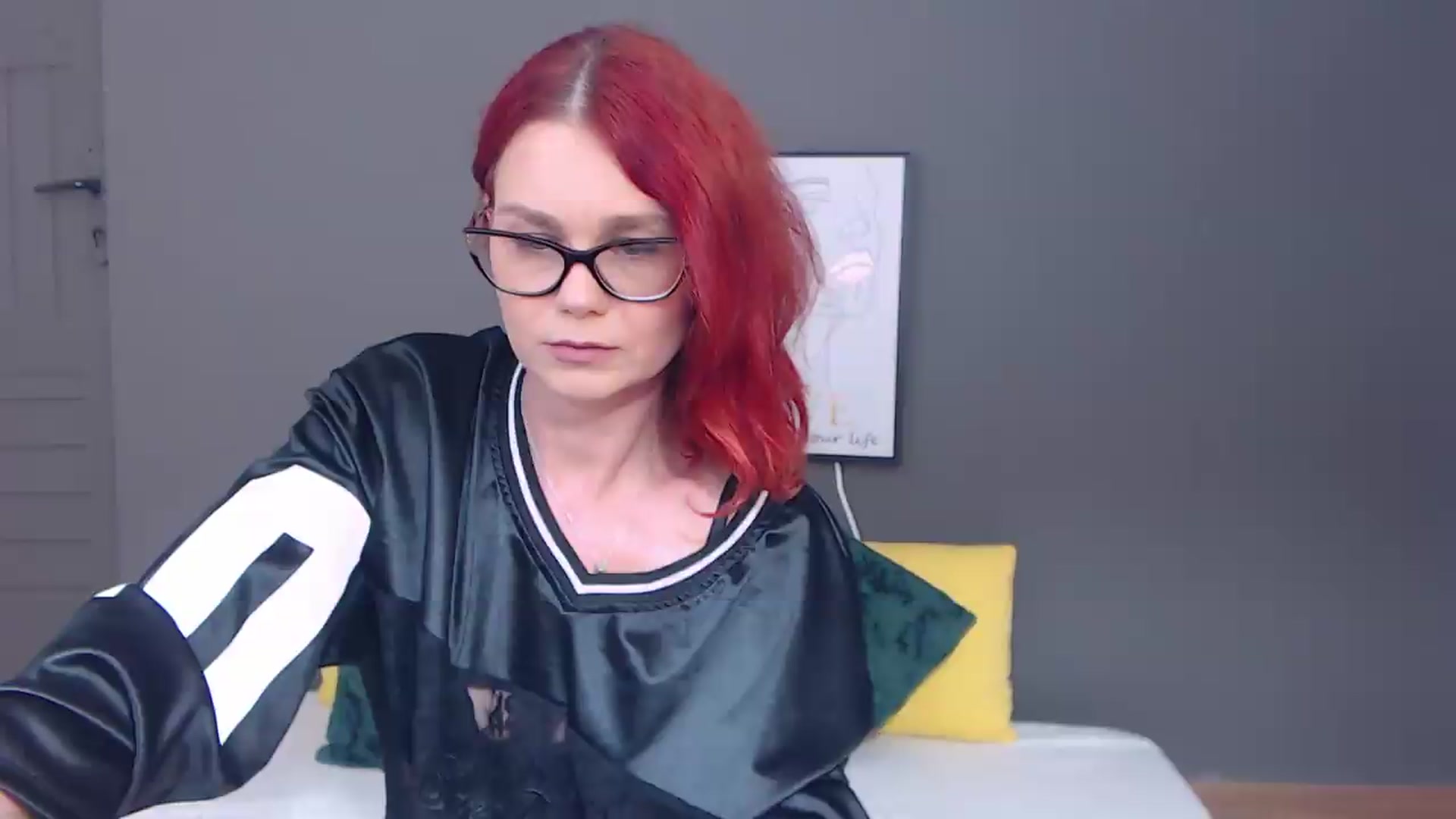 Gallery image thumbnail from Syllena's myfreecams stream on, 08/26/2026, 22:42 image 5 of 20