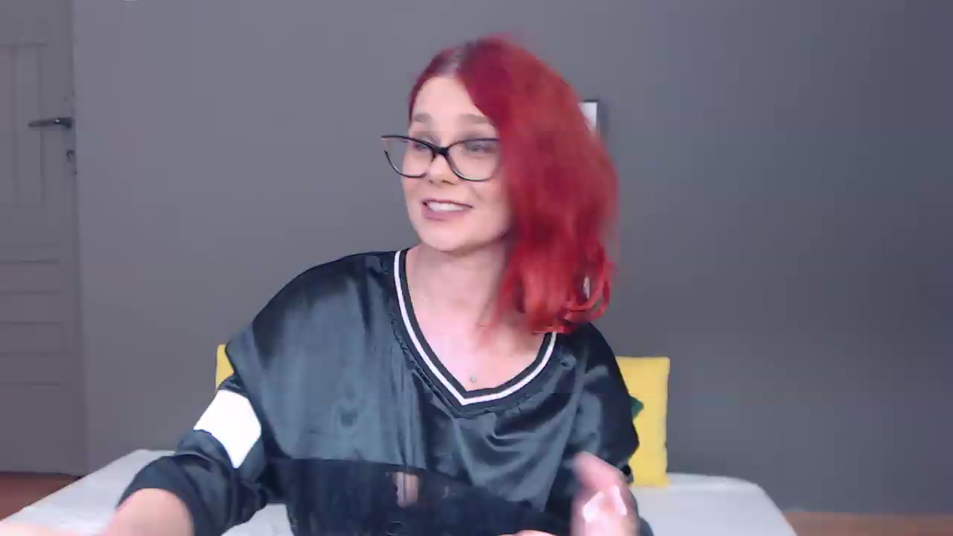 Gallery image thumbnail from Syllena's myfreecams stream on, 08/26/2026, 22:42 image 13 of 20