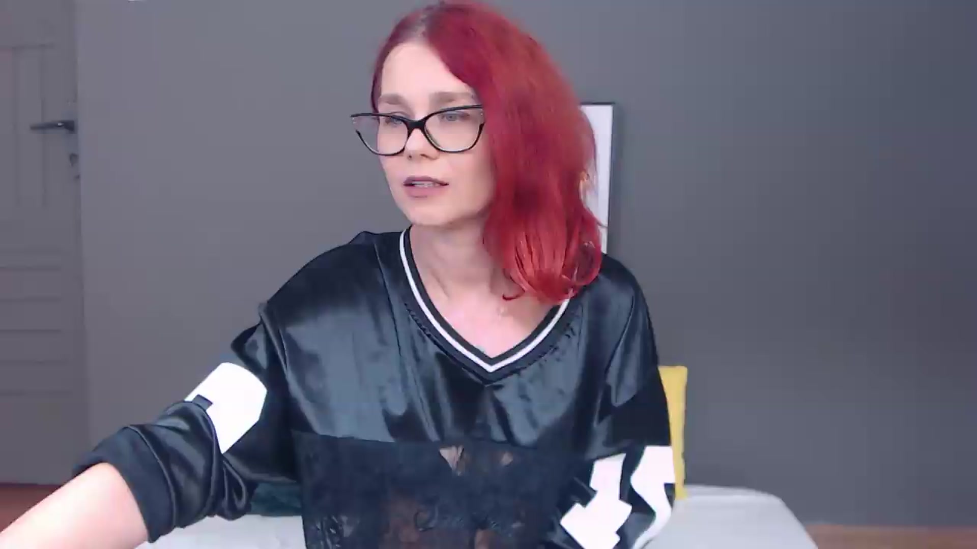 Gallery image thumbnail from Syllena's myfreecams stream on, 08/26/2026, 22:42 image 16 of 20