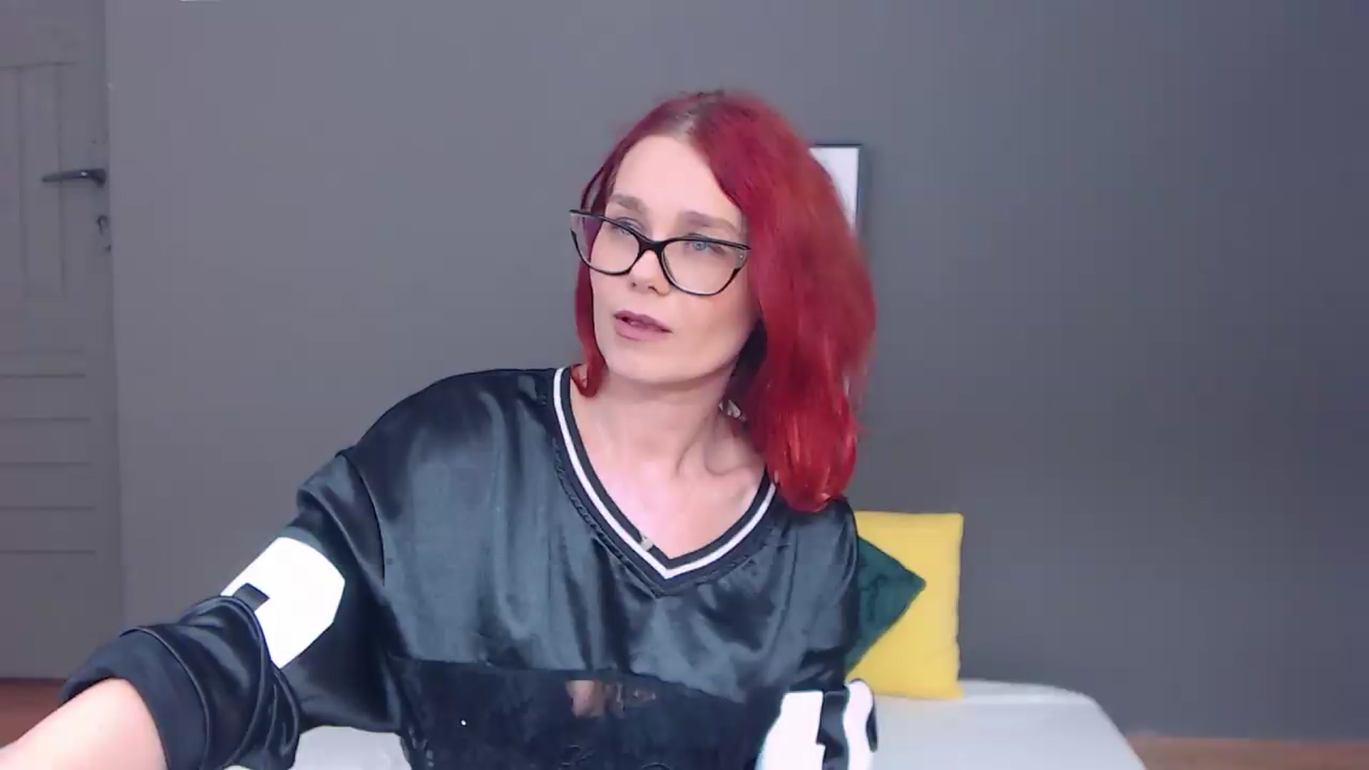 Gallery image thumbnail from Syllena's myfreecams stream on, 08/26/2026, 22:42 image 17 of 20