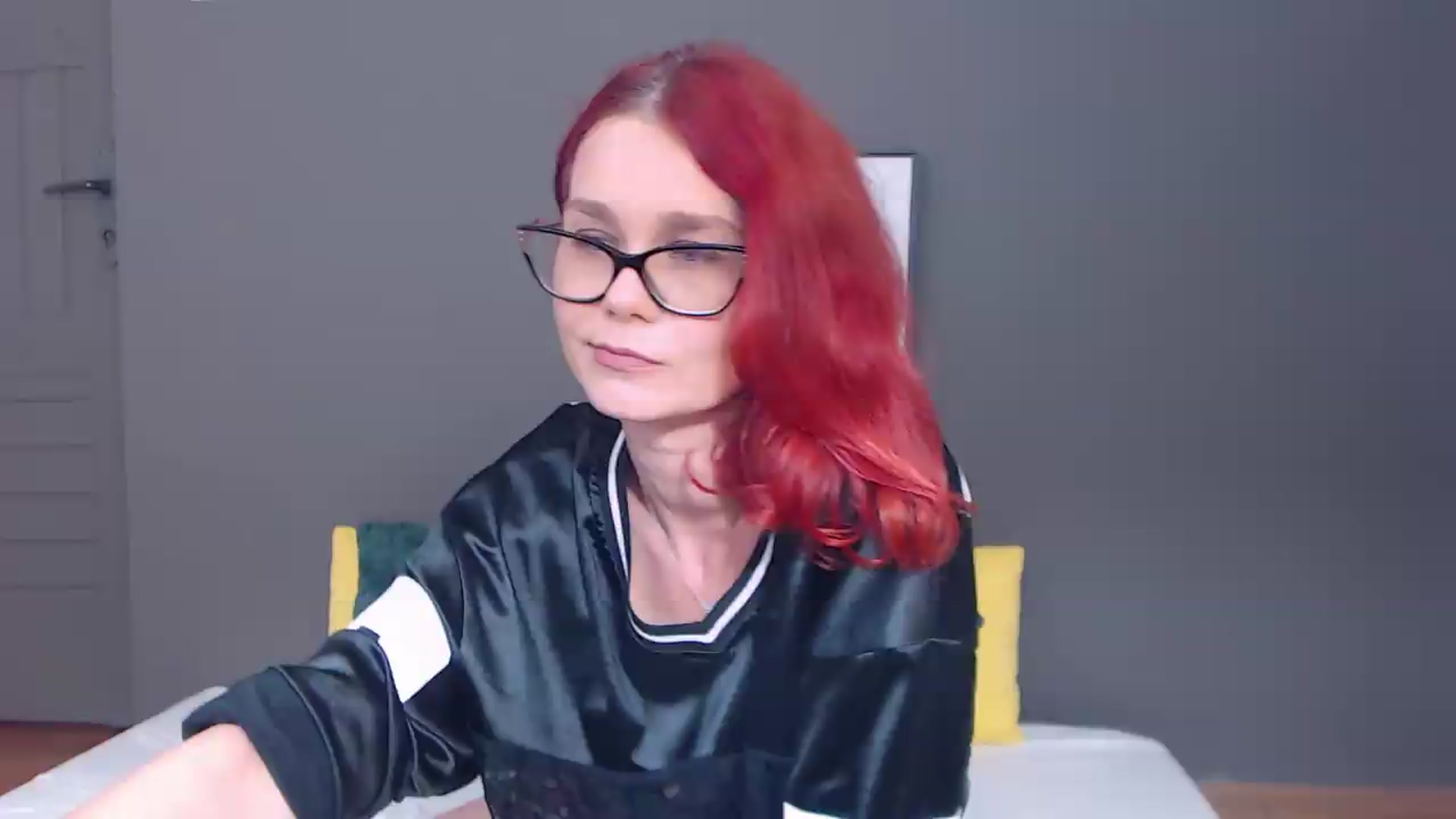 Gallery image thumbnail from Syllena's myfreecams stream on, 08/26/2026, 22:42 image 14 of 20