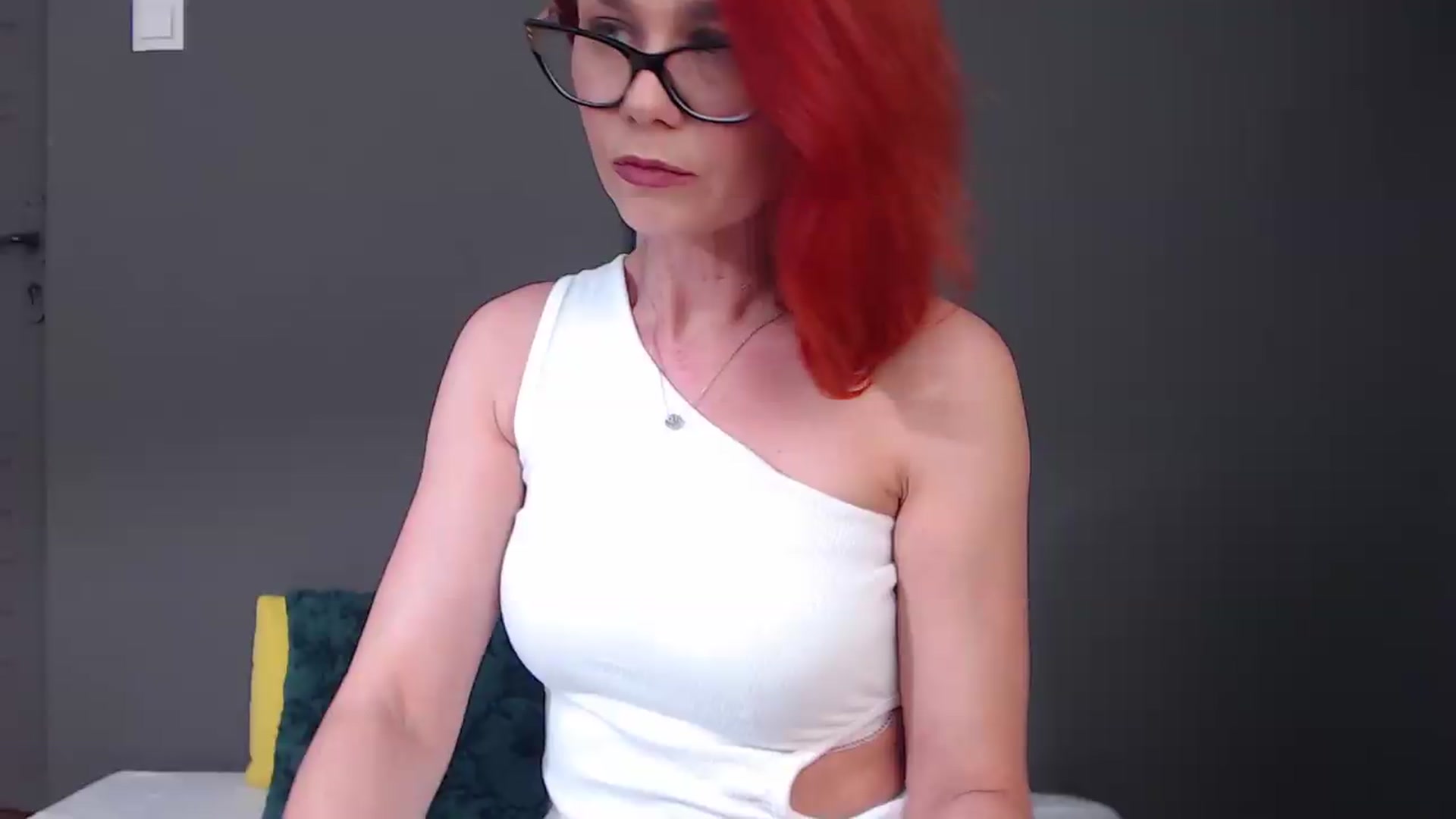 Gallery image thumbnail from Syllena's myfreecams stream on, 09/02/2026, 21:25 image 16 of 20