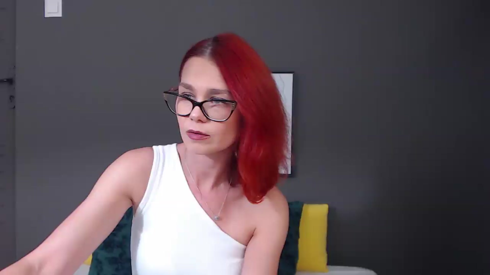 Gallery image thumbnail from Syllena's myfreecams stream on, 09/02/2026, 21:25 image 17 of 20