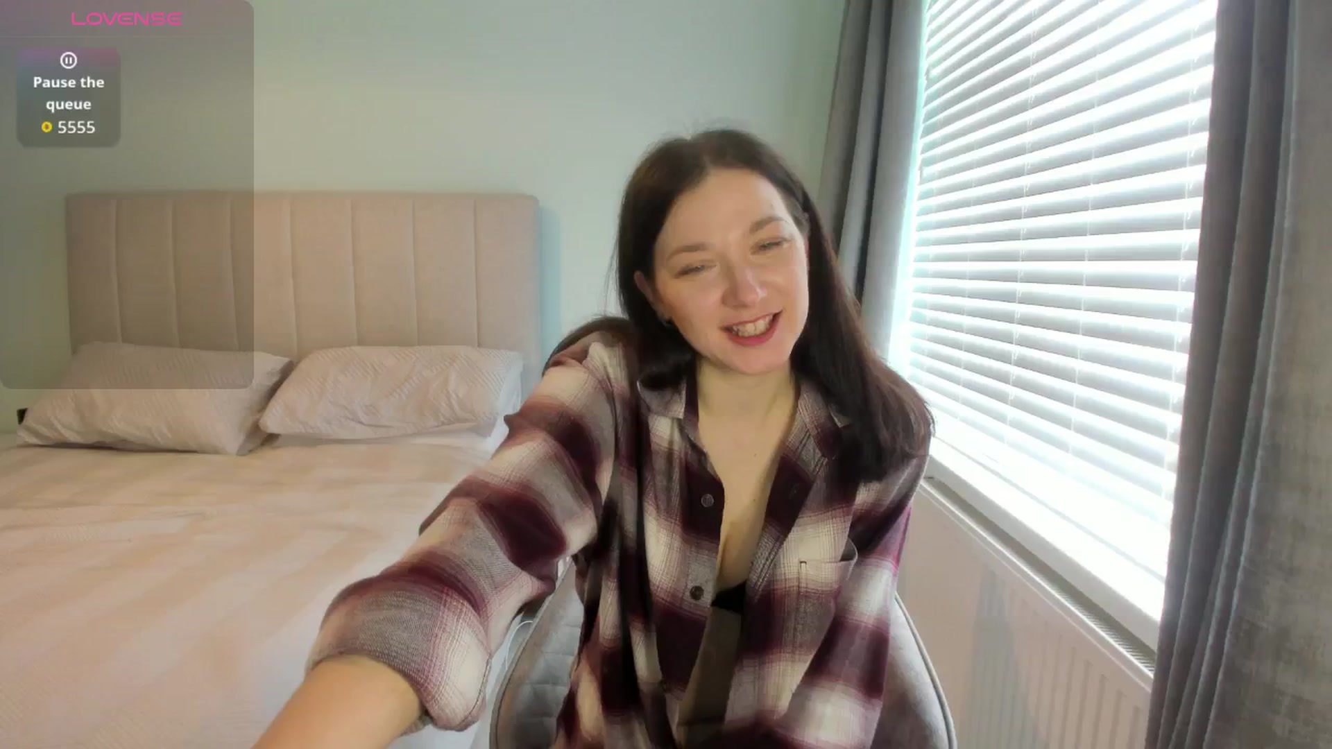 Gallery image thumbnail from SylviaShine's myfreecams stream on, 02/09/2026, 14:01 image 18 of 20
