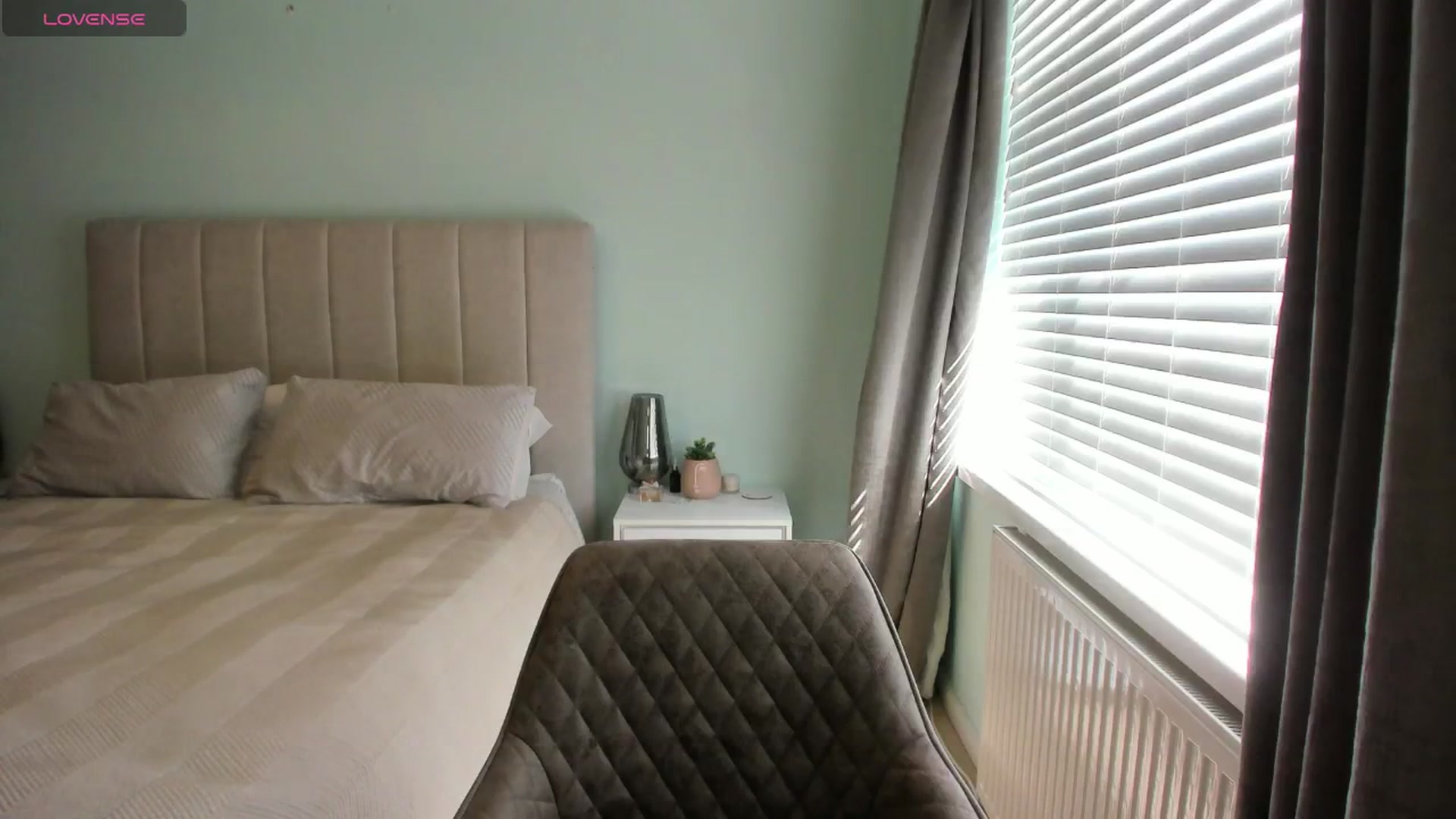 Gallery image thumbnail from SylviaShine's myfreecams stream on, 04/15/2026, 14:19 image 13 of 20