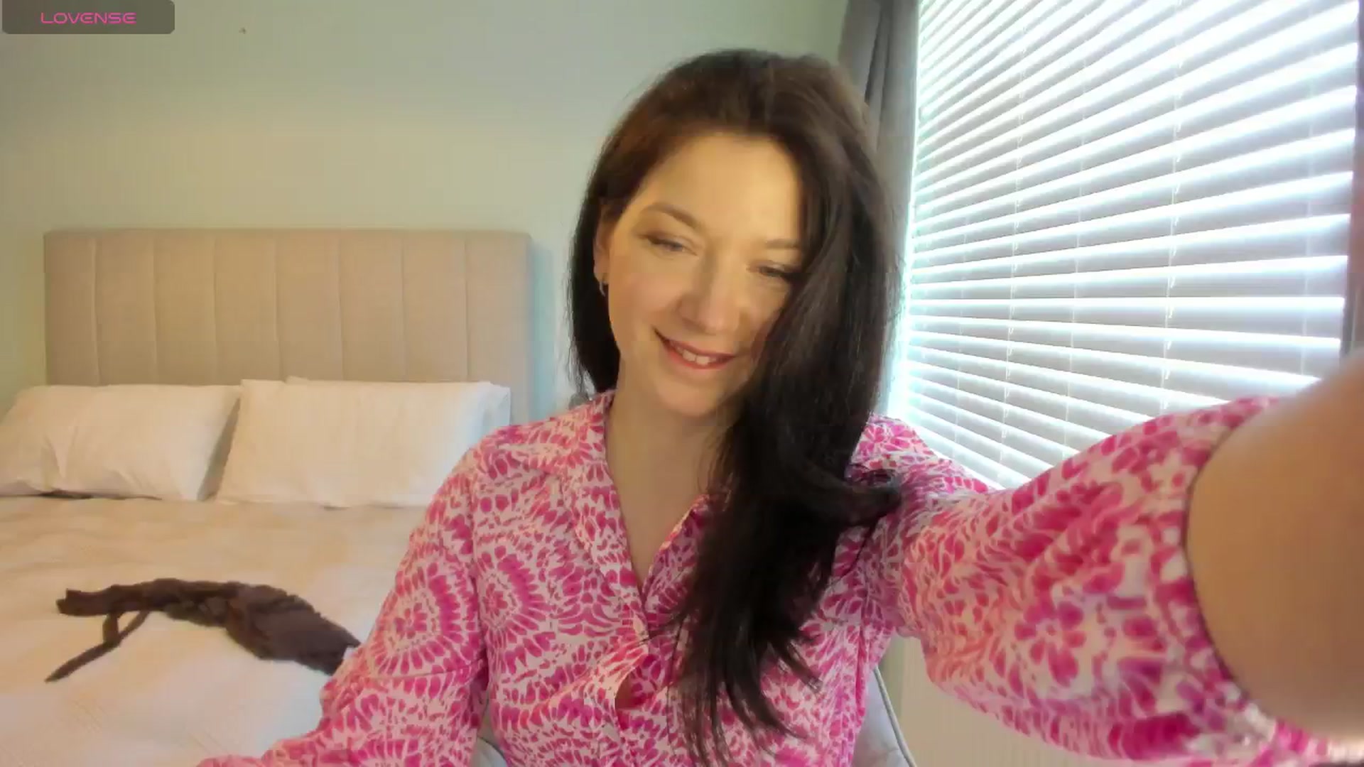 Gallery image thumbnail from SylviaShine's myfreecams stream on, 04/25/2026, 16:48 image 14 of 20