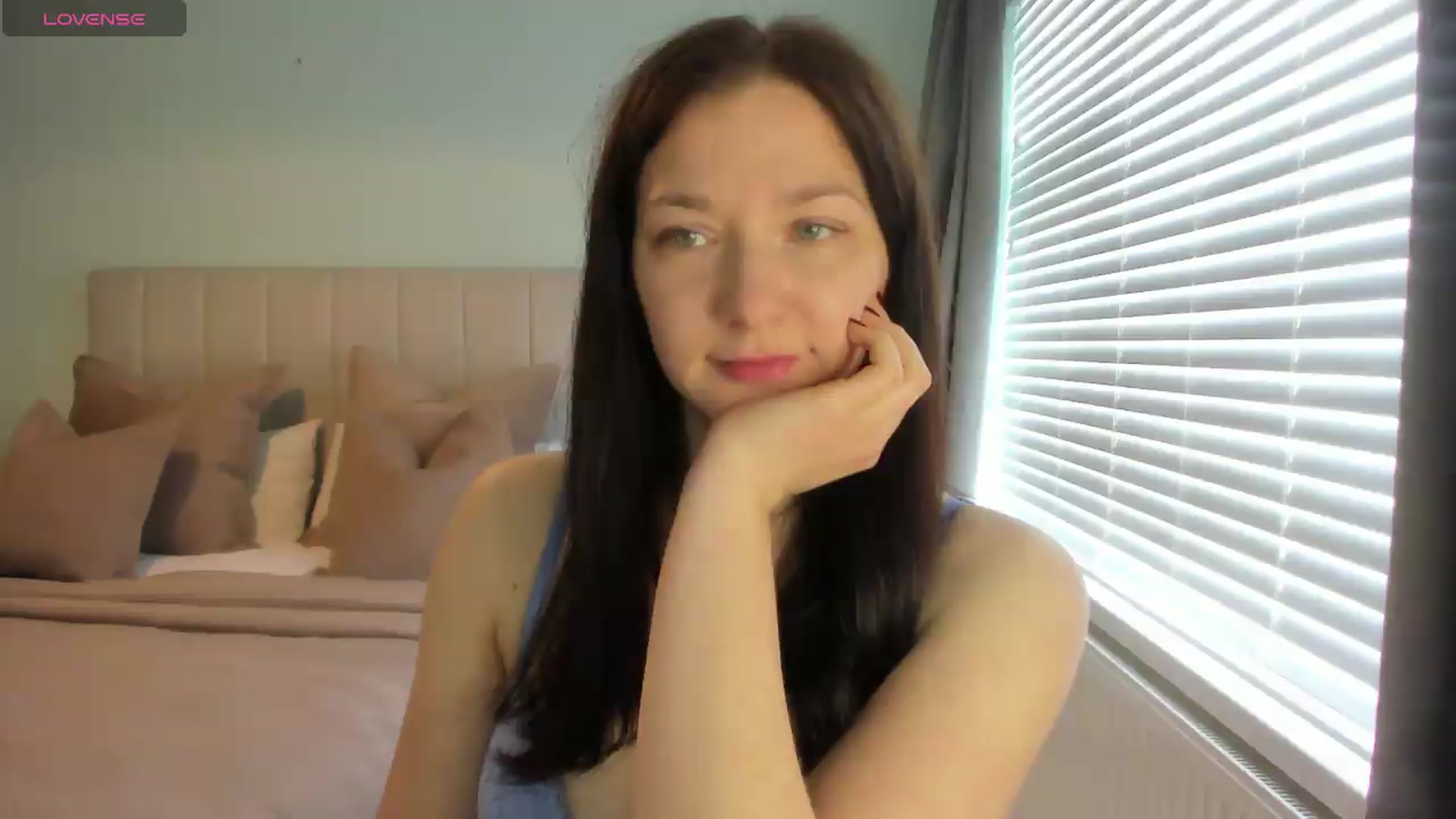 Gallery image thumbnail from SylviaShine's myfreecams stream on, 05/19/2026, 10:14 image 17 of 20