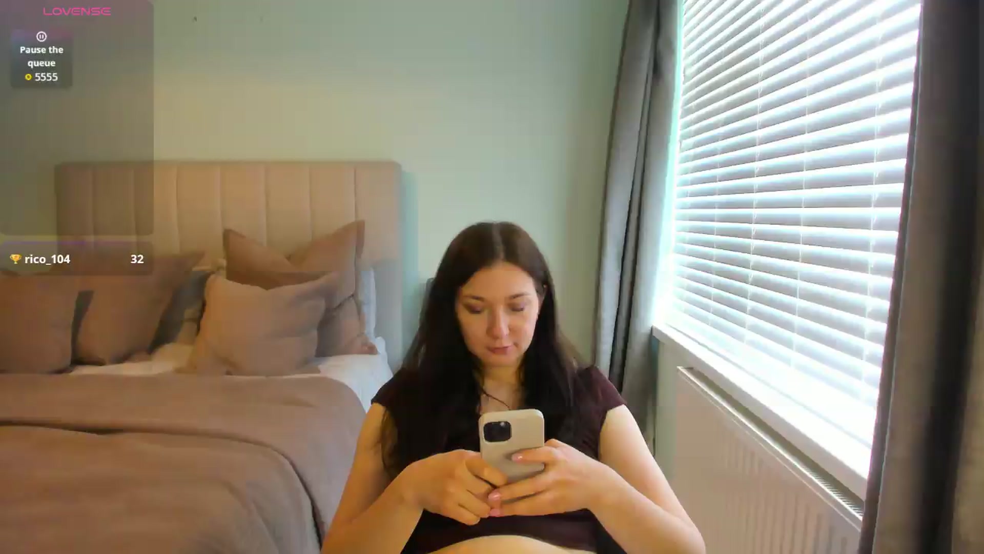 Gallery image thumbnail from SylviaShine's myfreecams stream on, 06/09/2026, 14:00 image 13 of 20