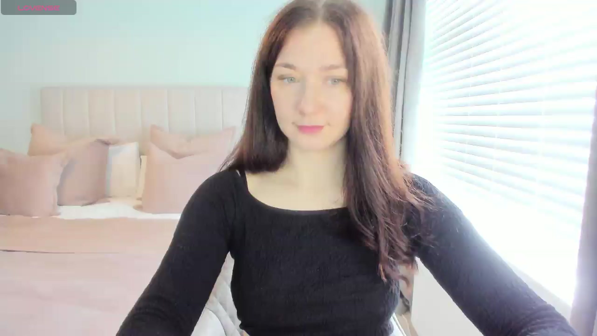 Gallery image thumbnail from SylviaShine's myfreecams stream on, 09/01/2026, 11:38 image 6 of 20
