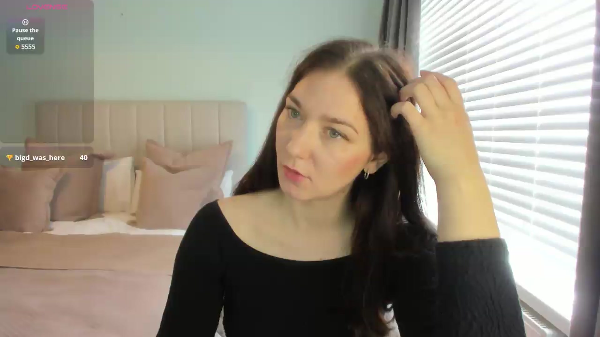 Gallery image thumbnail from SylviaShine's myfreecams stream on, 09/01/2026, 11:38 image 15 of 20
