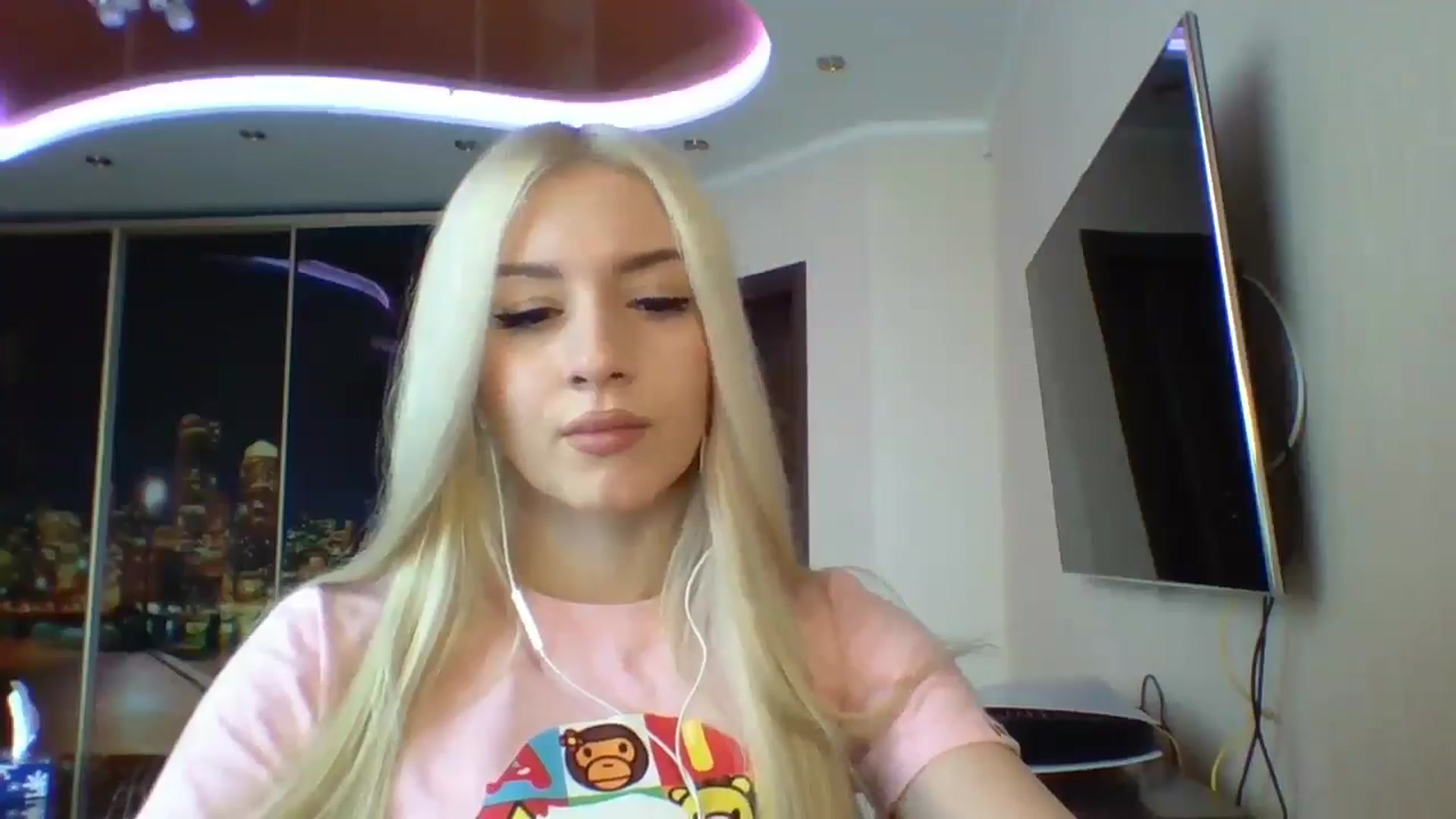 Gallery image thumbnail from SyndyRein's myfreecams stream on, 04/22/2026, 10:19 image 14 of 20