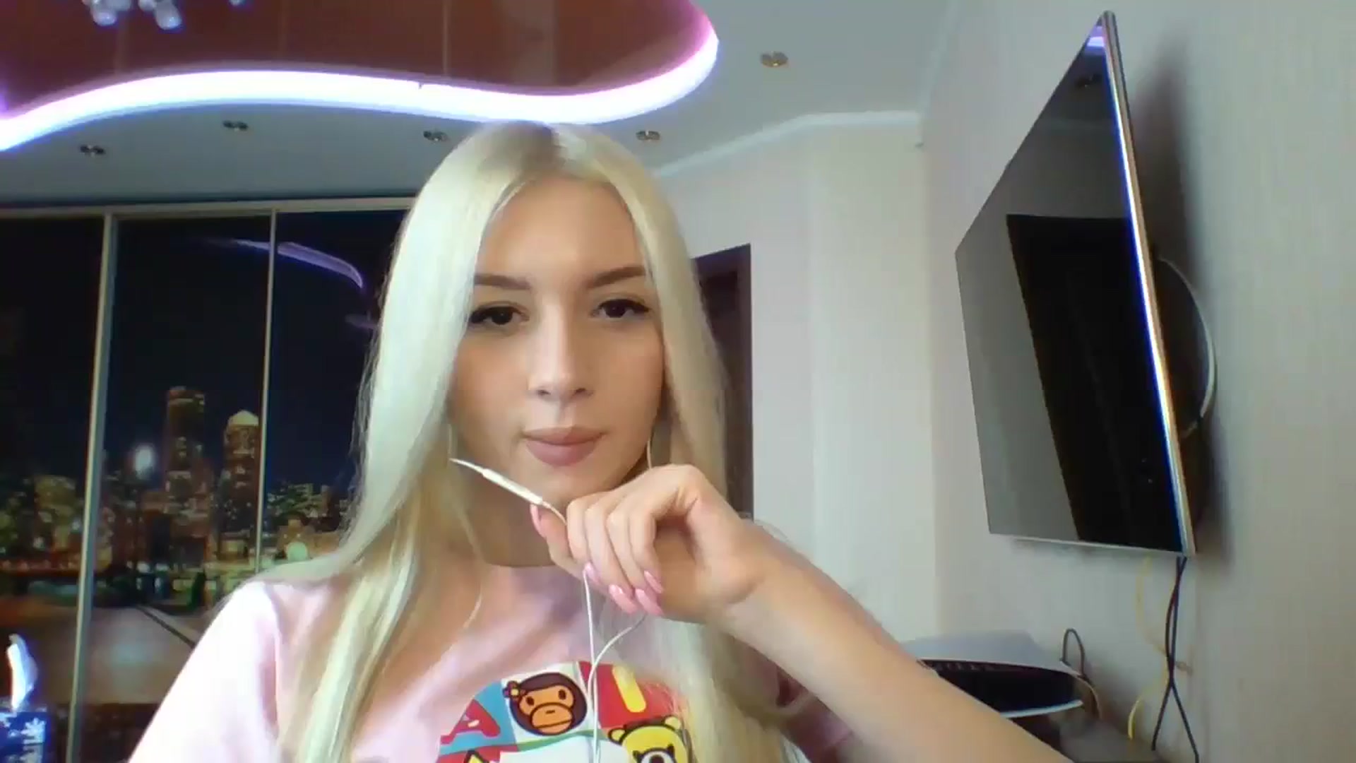 Gallery image thumbnail from SyndyRein's myfreecams stream on, 04/22/2026, 10:19 image 17 of 20