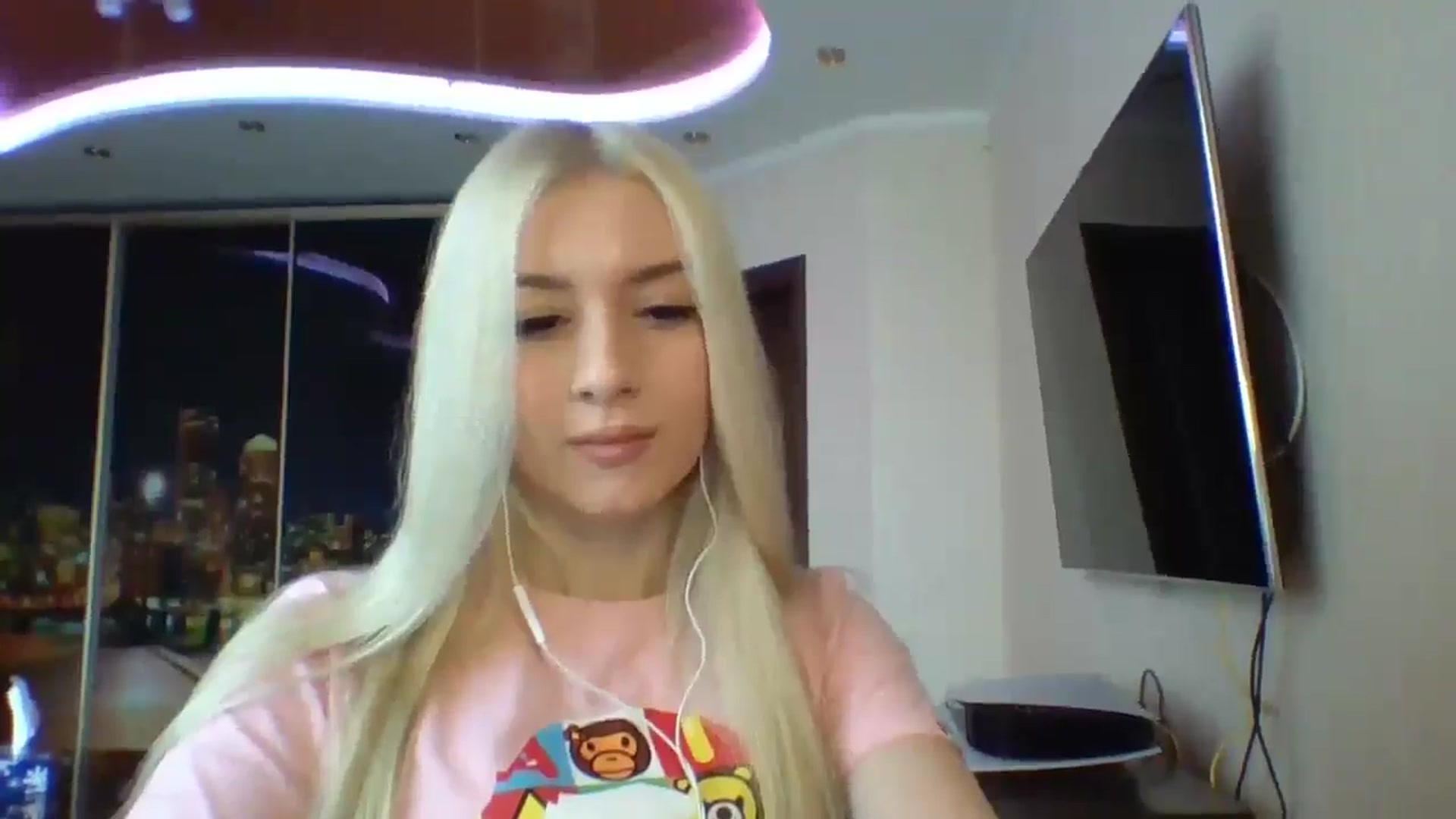Gallery image thumbnail from SyndyRein's myfreecams stream on, 04/22/2026, 10:19 image 4 of 20