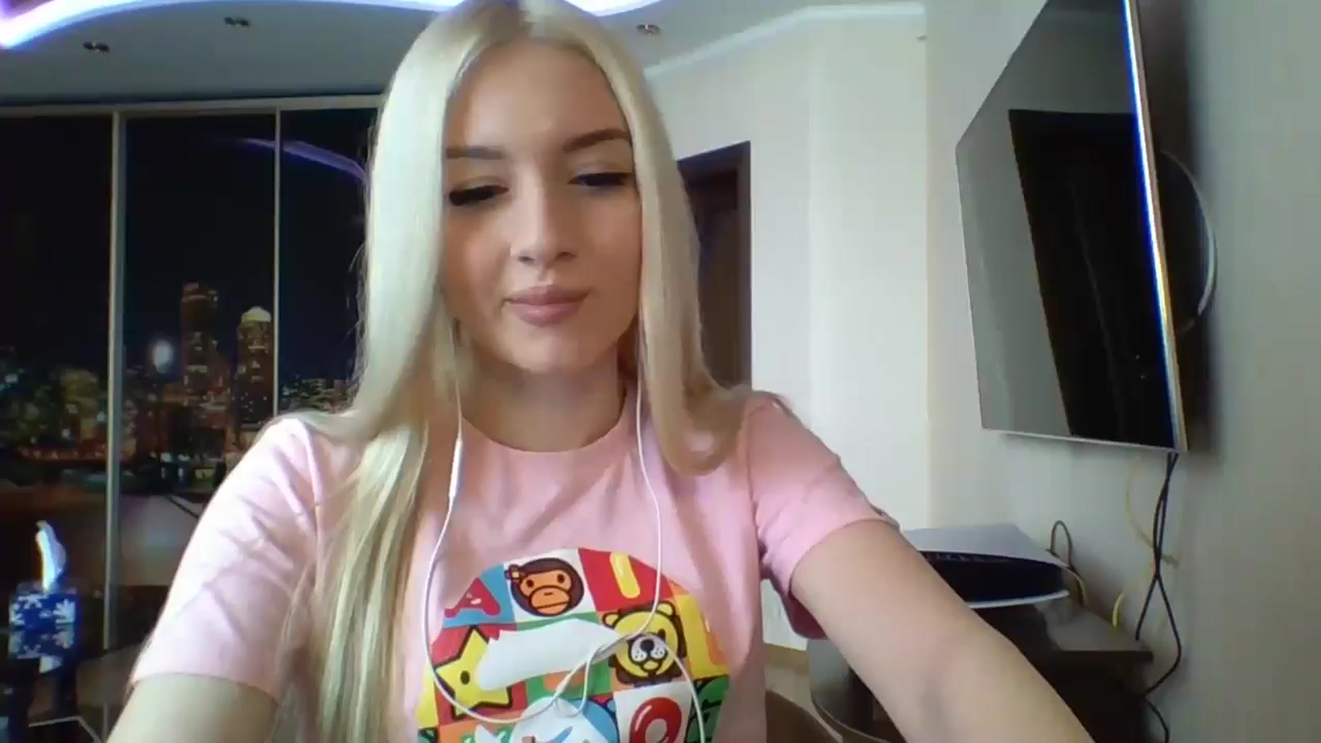 Gallery image thumbnail from SyndyRein's myfreecams stream on, 04/22/2026, 11:16 image 14 of 20