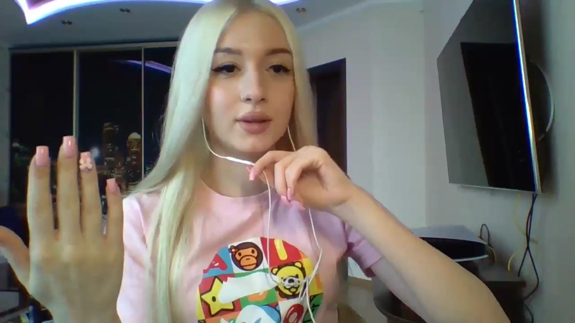 Gallery image thumbnail from SyndyRein's myfreecams stream on, 04/22/2026, 11:16 image 17 of 20