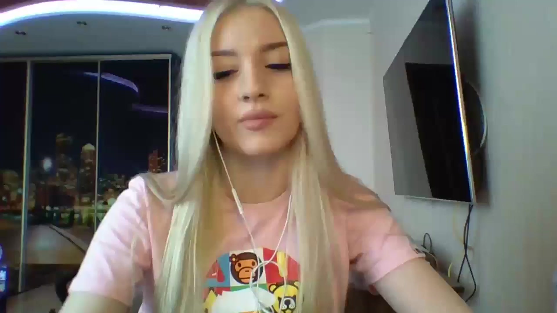 Gallery image thumbnail from SyndyRein's myfreecams stream on, 04/22/2026, 12:13 image 15 of 20