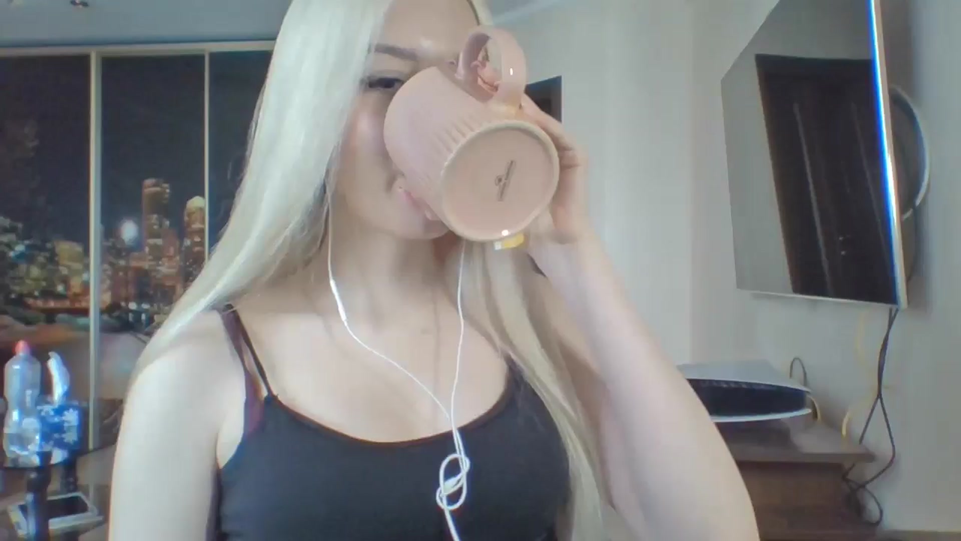 Gallery image thumbnail from SyndyRein's myfreecams stream on, 04/23/2026, 11:39 image 8 of 20