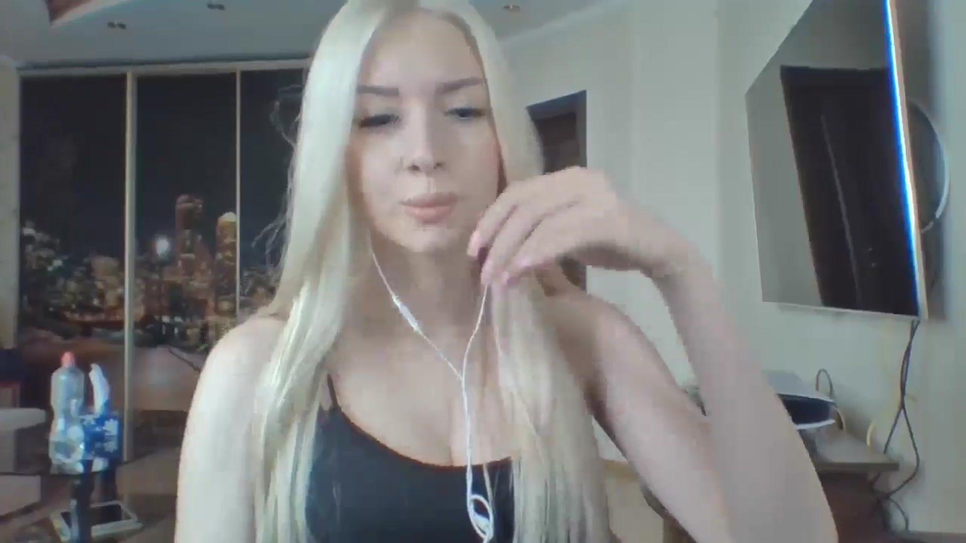 Gallery image thumbnail from SyndyRein's myfreecams stream on, 04/23/2026, 14:13 image 15 of 20