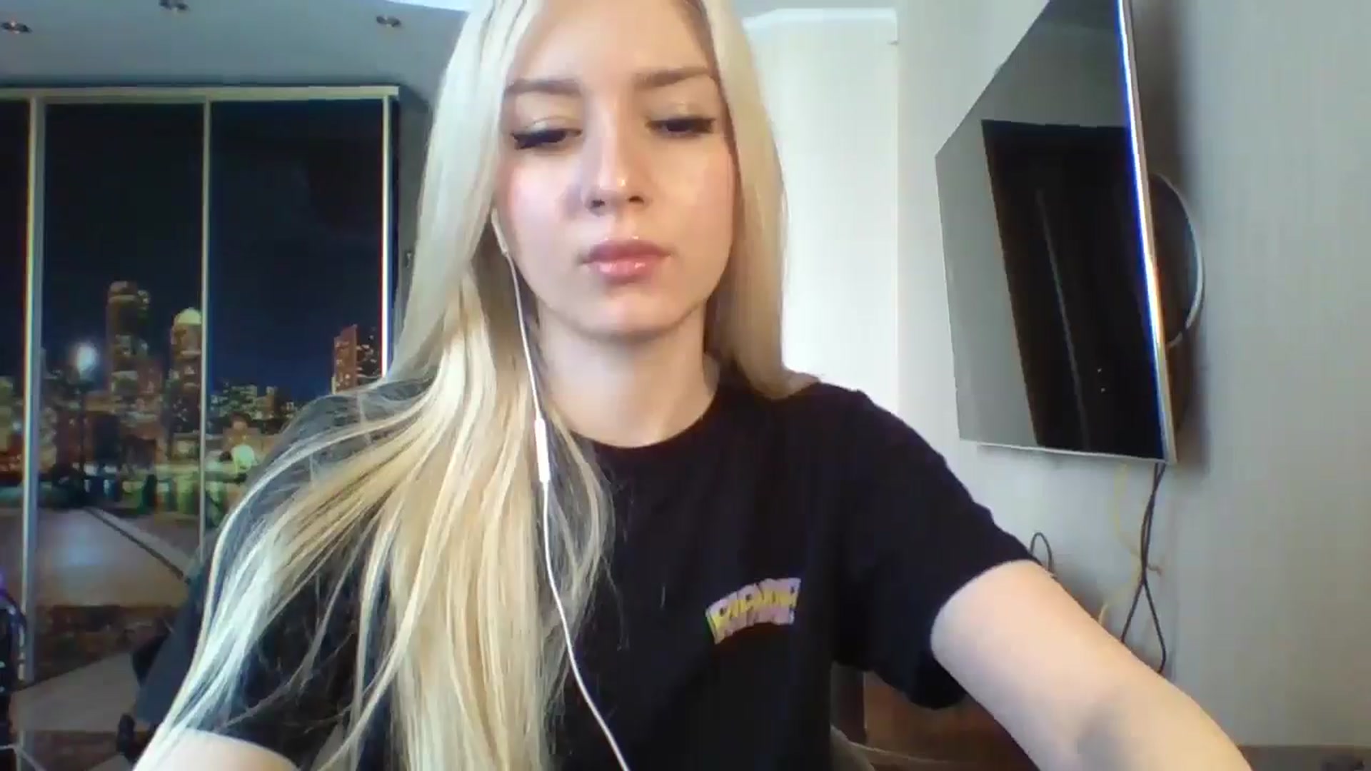Gallery image thumbnail from SyndyRein's myfreecams stream on, 04/24/2026, 10:39 image 17 of 20