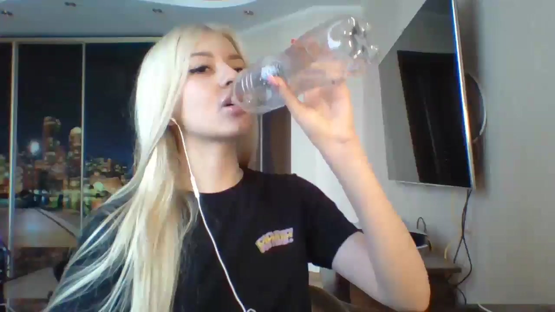 Gallery image thumbnail from SyndyRein's myfreecams stream on, 04/24/2026, 10:39 image 11 of 20