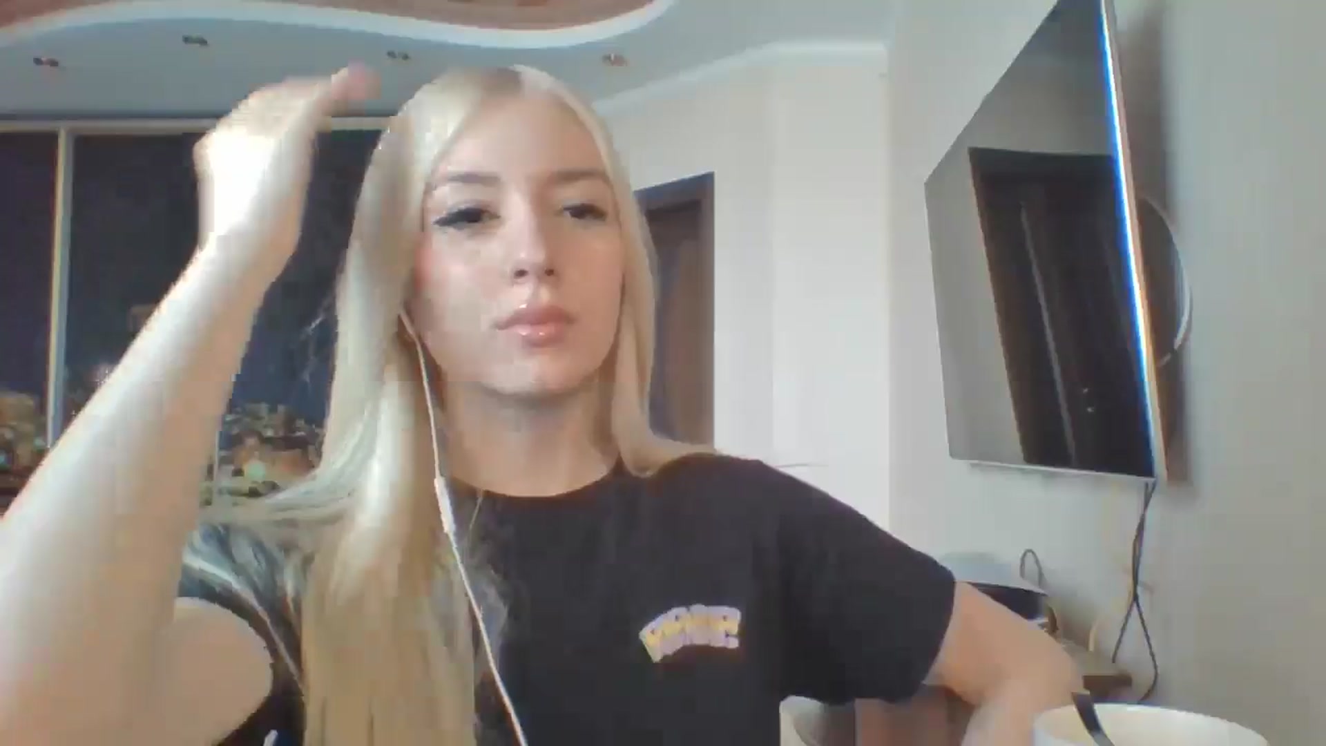 Gallery image thumbnail from SyndyRein's myfreecams stream on, 04/24/2026, 12:49 image 14 of 20