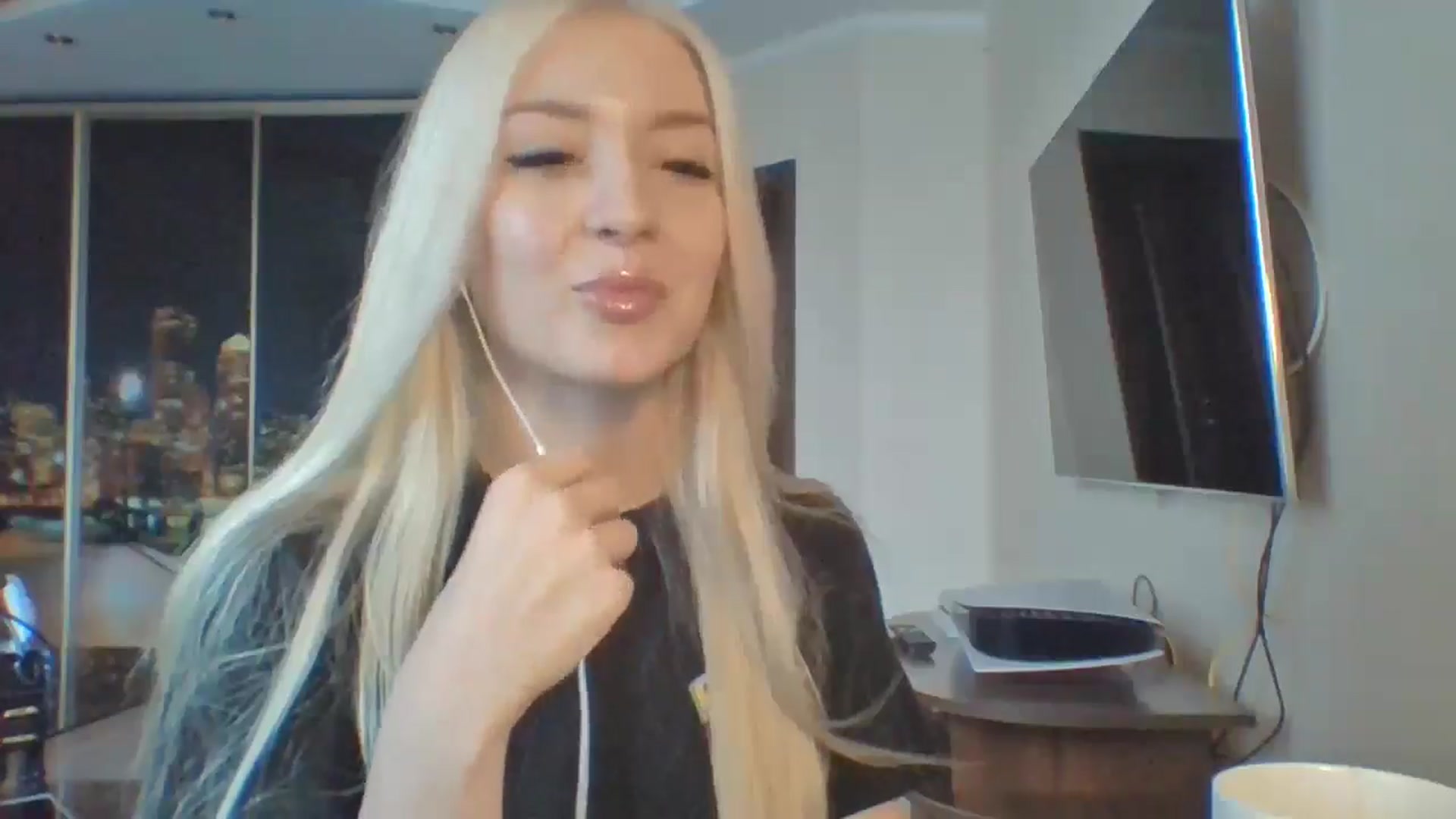 Gallery image thumbnail from SyndyRein's myfreecams stream on, 04/24/2026, 14:07 image 10 of 20