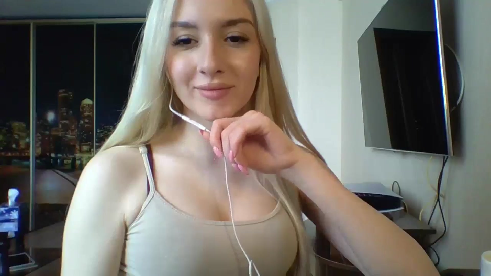 Gallery image thumbnail from SyndyRein's myfreecams stream on, 04/27/2026, 11:44 image 10 of 20