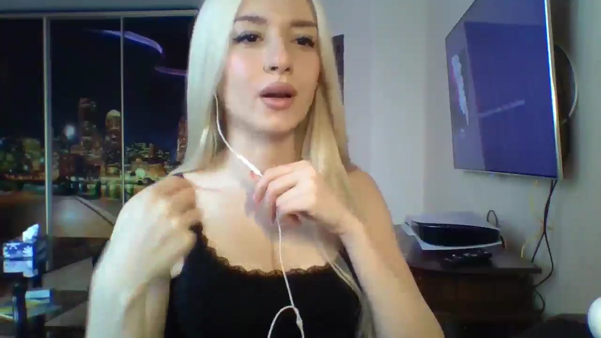 Gallery image thumbnail from SyndyRein's myfreecams stream on, 04/29/2026, 10:45 image 4 of 20