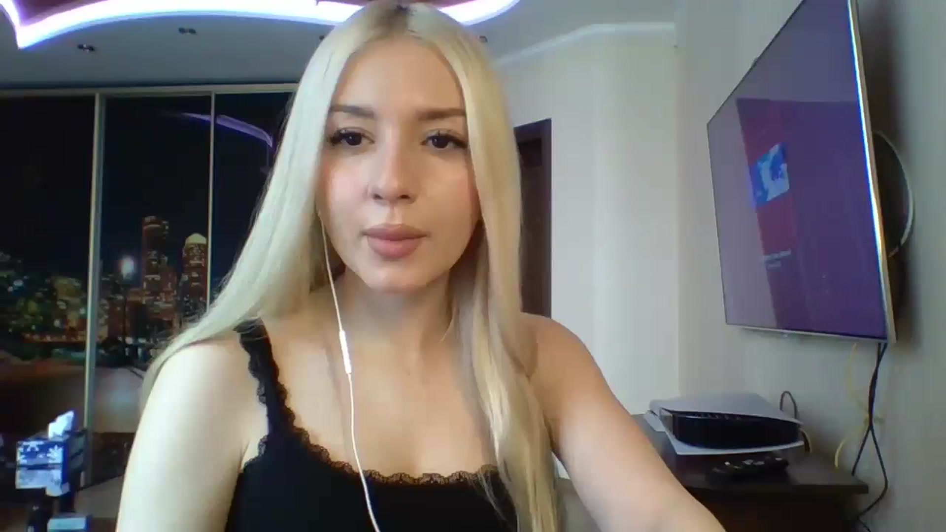Gallery image thumbnail from SyndyRein's myfreecams stream on, 04/29/2026, 10:45 image 13 of 20